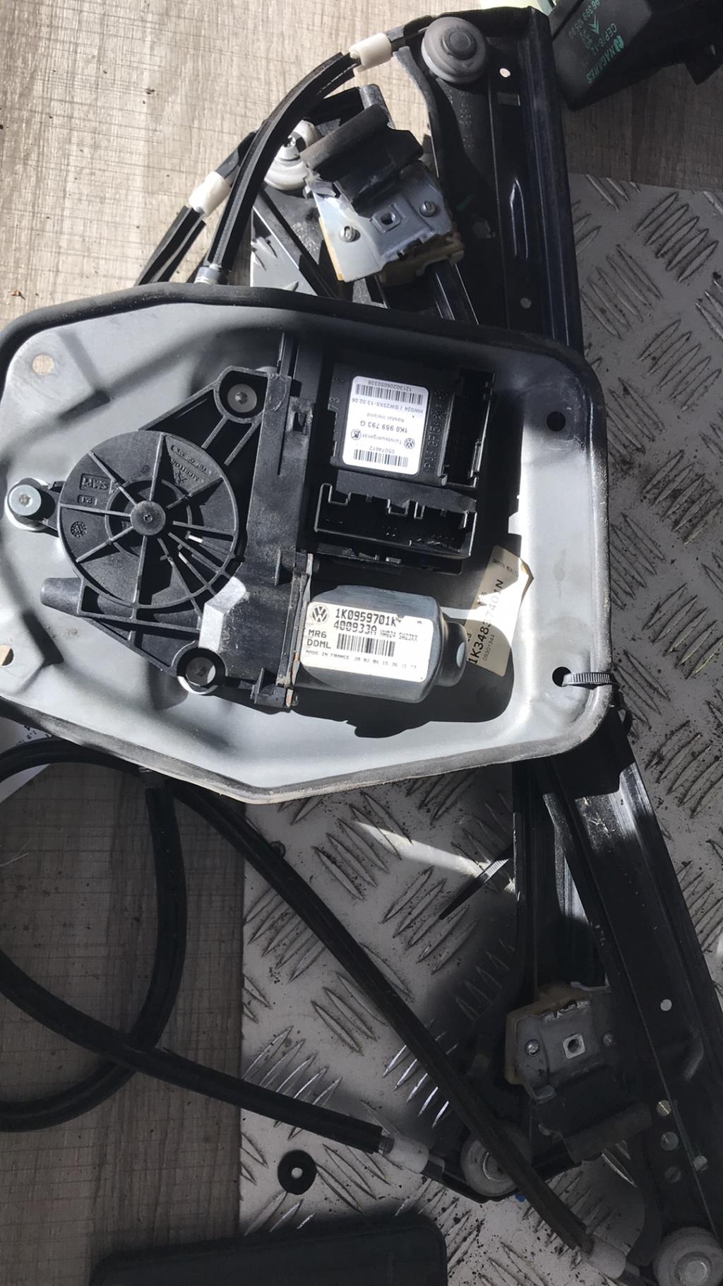 Alzacristalli elettrico anteriore sinistro VOLKSWAGEN GOLF 5 Diésel - 1