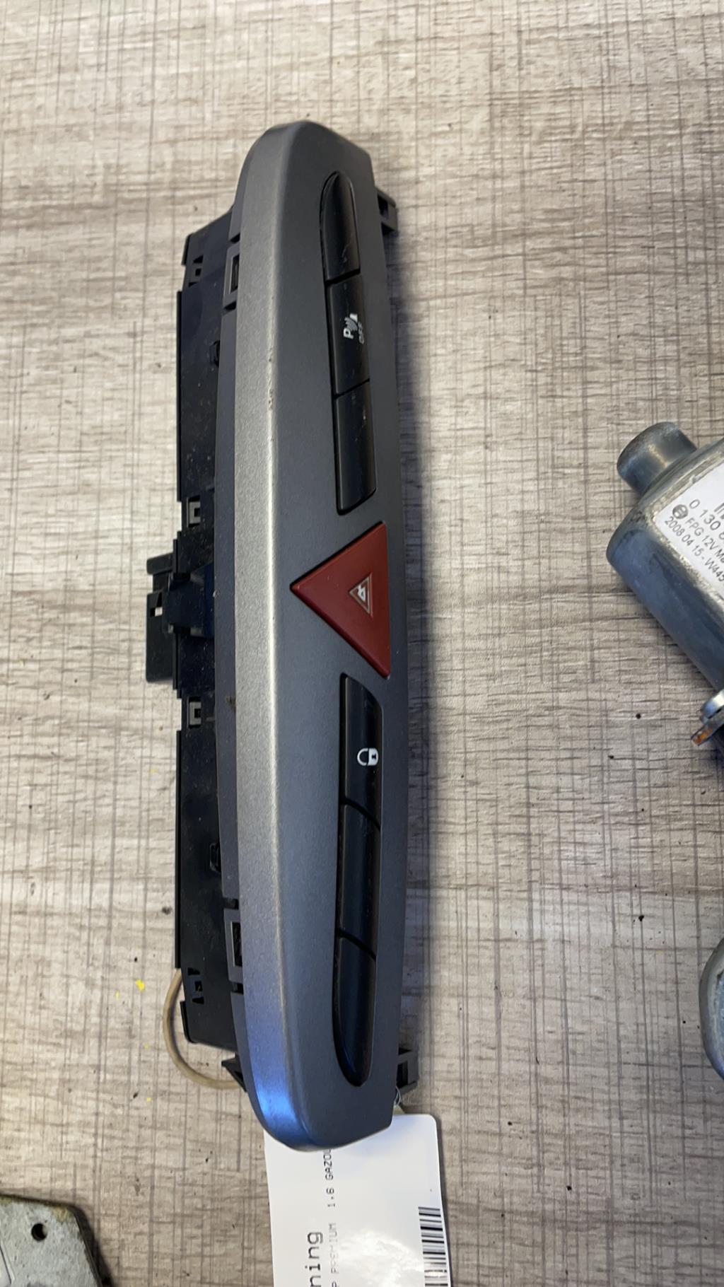 Bouton de warning PEUGEOT 308 1 PHASE 1 Diesel - 1