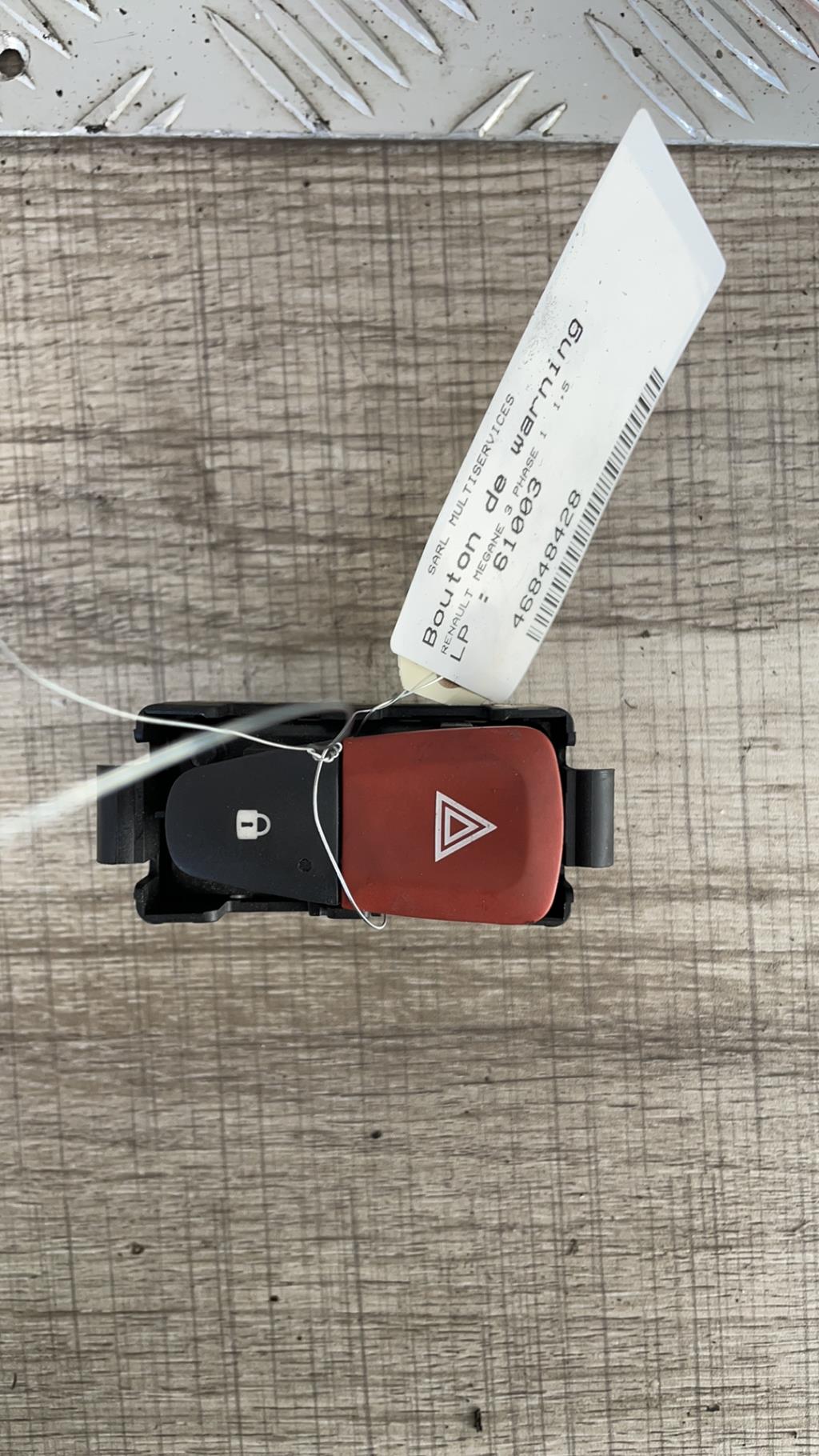 Bouton de warning RENAULT MEGANE 3 PHASE 1  - 1