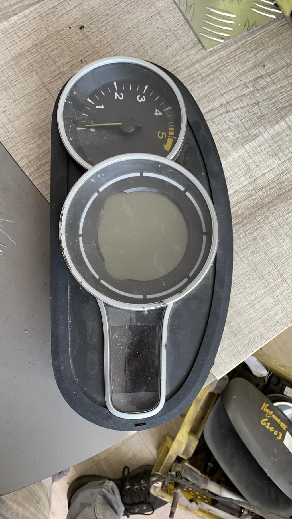 Compteur RENAULT MEGANE 3 PHASE 1  - 1