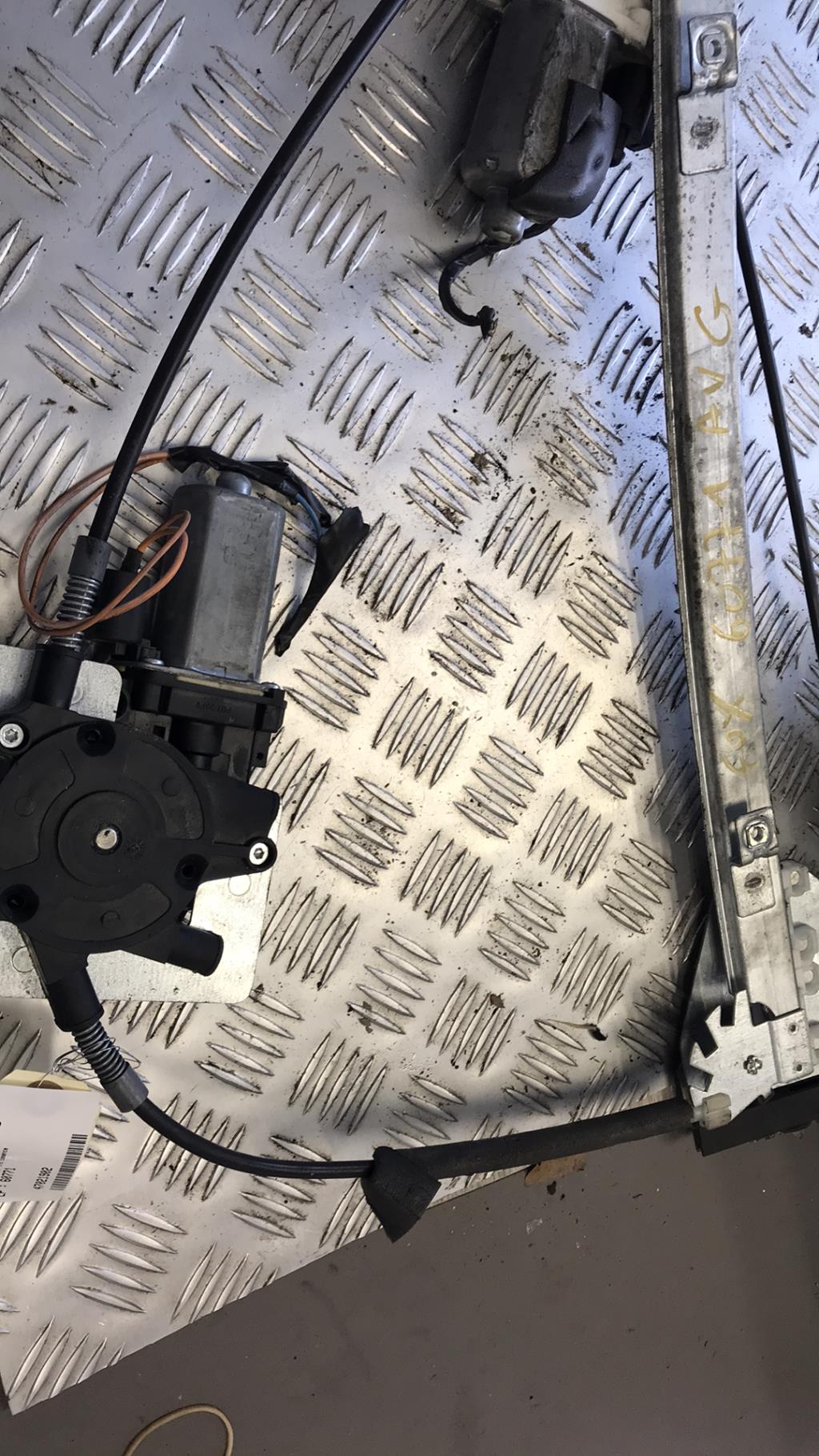 Alzacristalli elettrico anteriore sinistro VOLKSWAGEN FOX Gasolina - 1