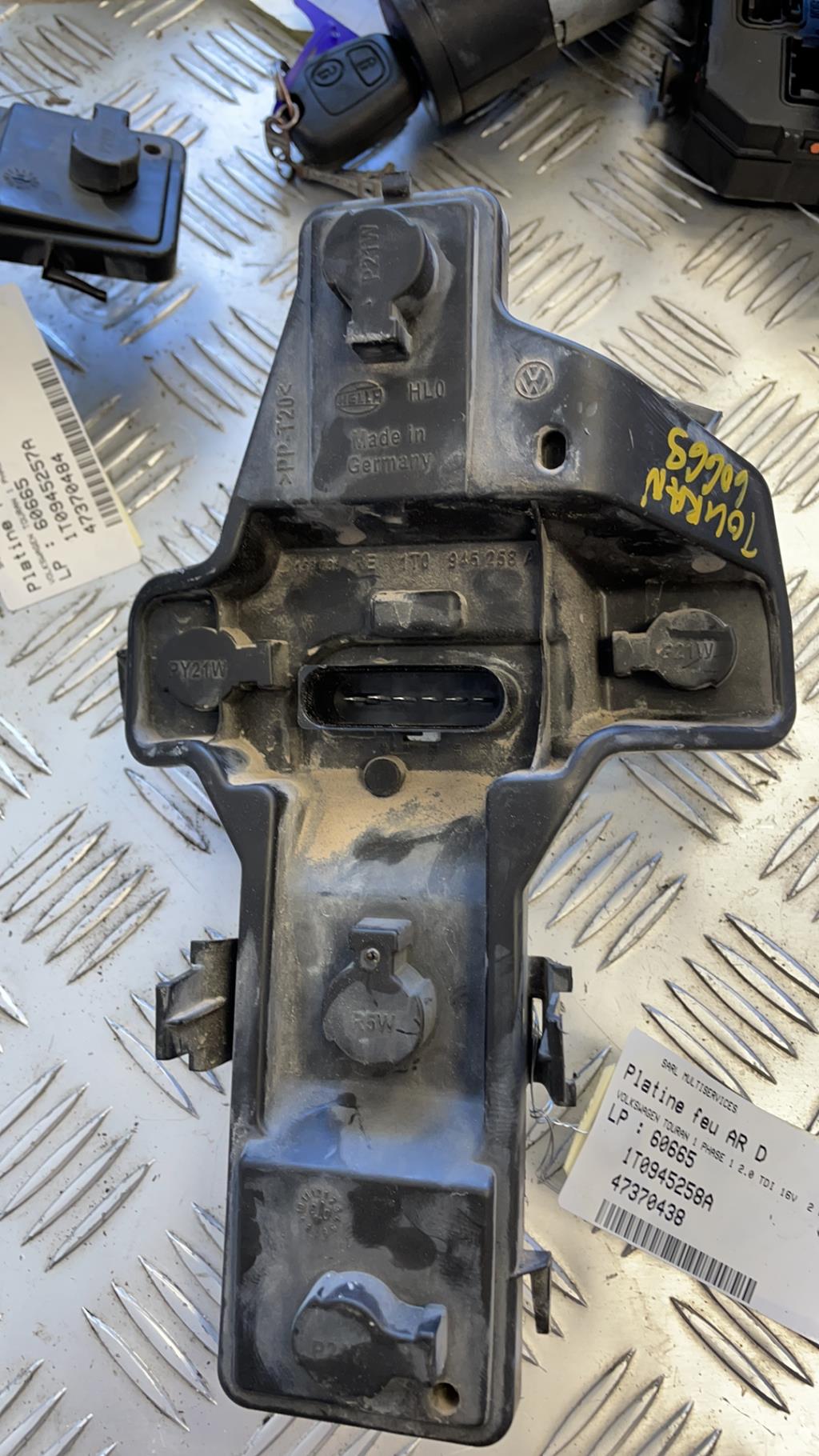 Base portalampade fanale posteriore destro VOLKSWAGEN TOURAN 1 PHASE 1 Diésel - 1