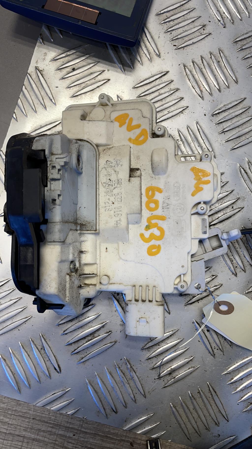 Serrure avant droit AUDI A4 2 AVANT PHASE 2 BREAK Diesel - 1