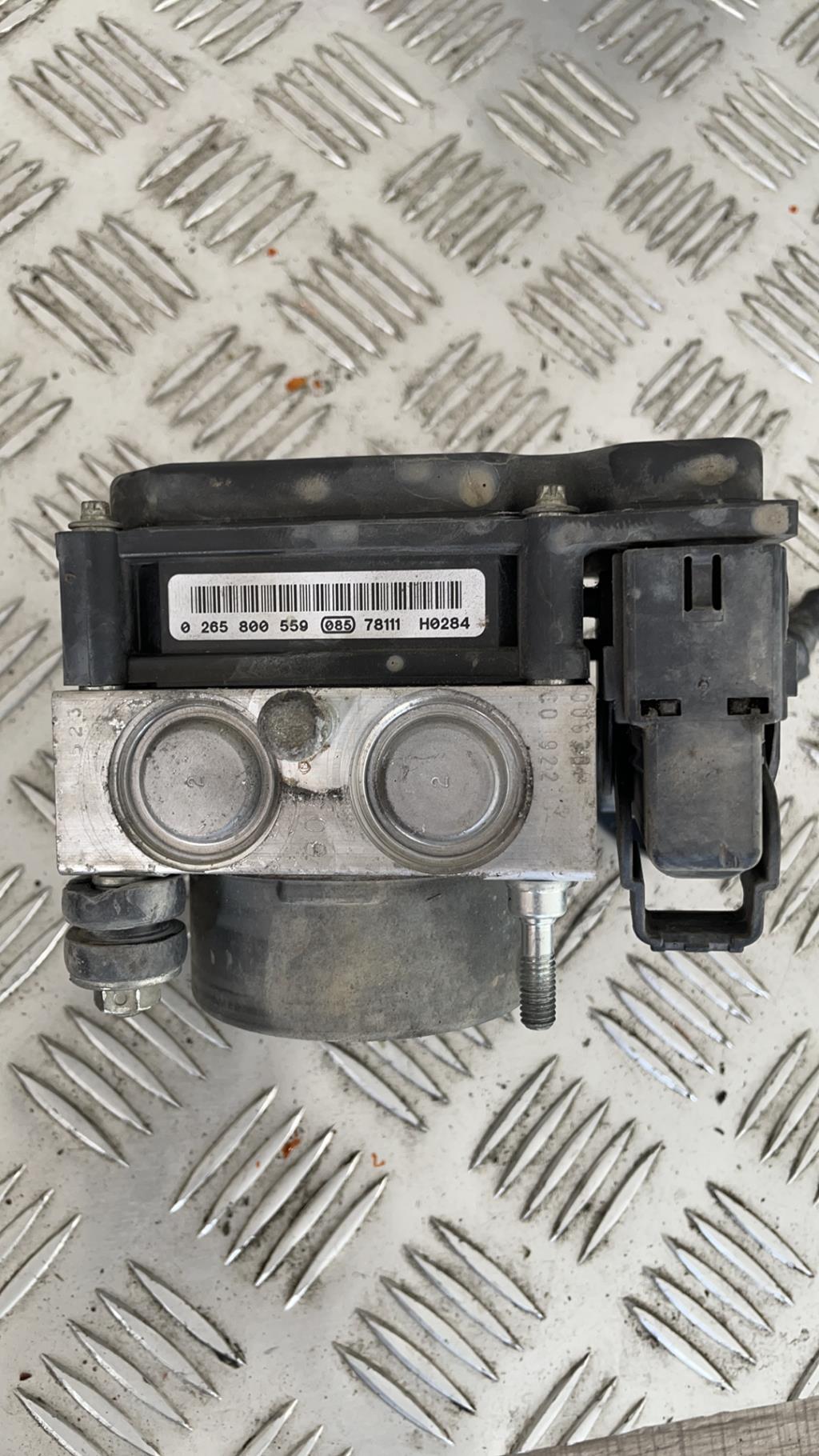 Blocco ABS (antibloccaggio freni) RENAULT CLIO 3 PHASE 1 Gasolina - 1