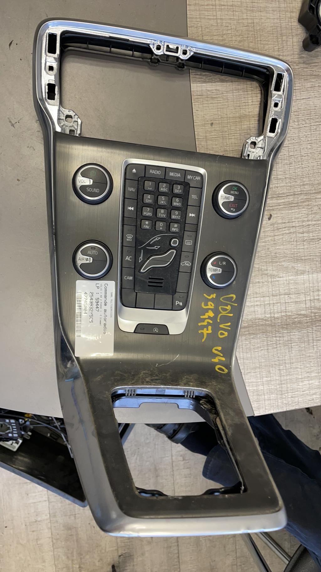 Commande autoradio VOLVO V 40 2 PHASE 1 BREAK Diesel - 1