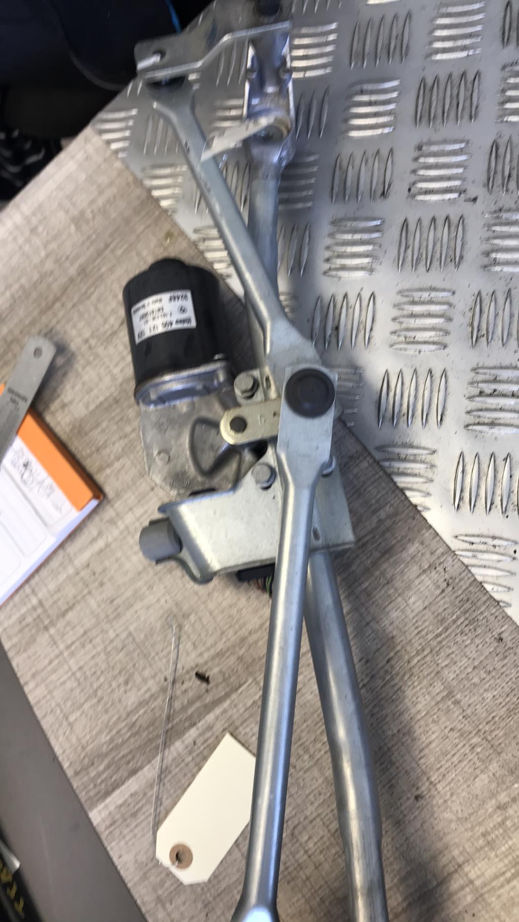 Motore tergicristallo anteriore BMW SERIE 1 E87 PHASE 2 Diésel - 1