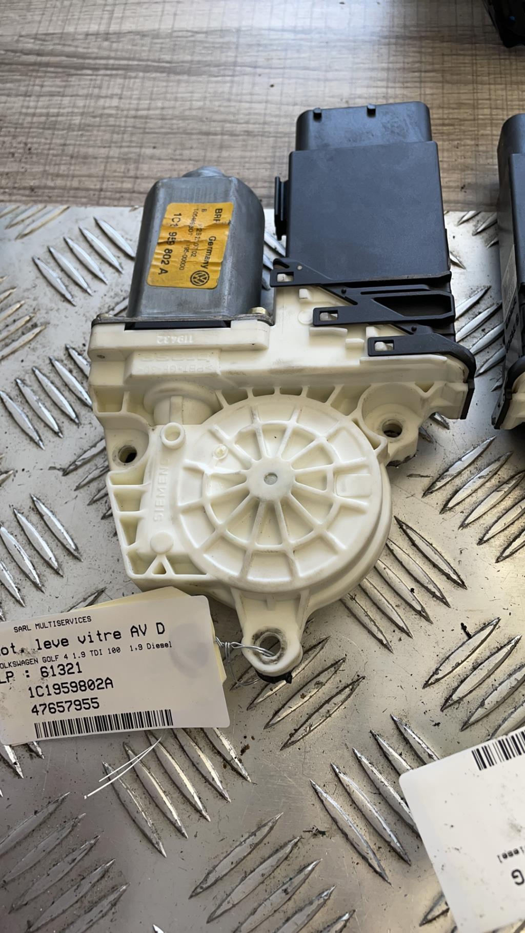 Motore alzacristalli anteriore destro VOLKSWAGEN GOLF 4 Diésel - 1
