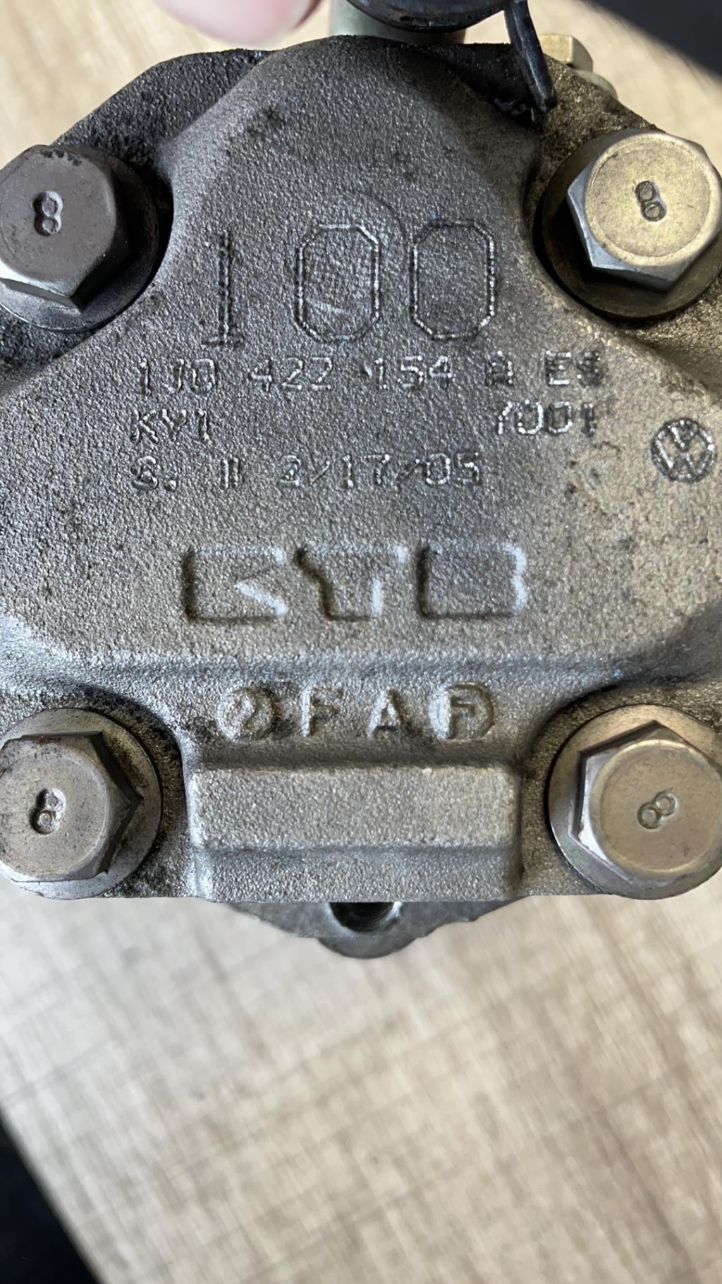 Pompe de direction VOLKSWAGEN GOLF 4  - 1
