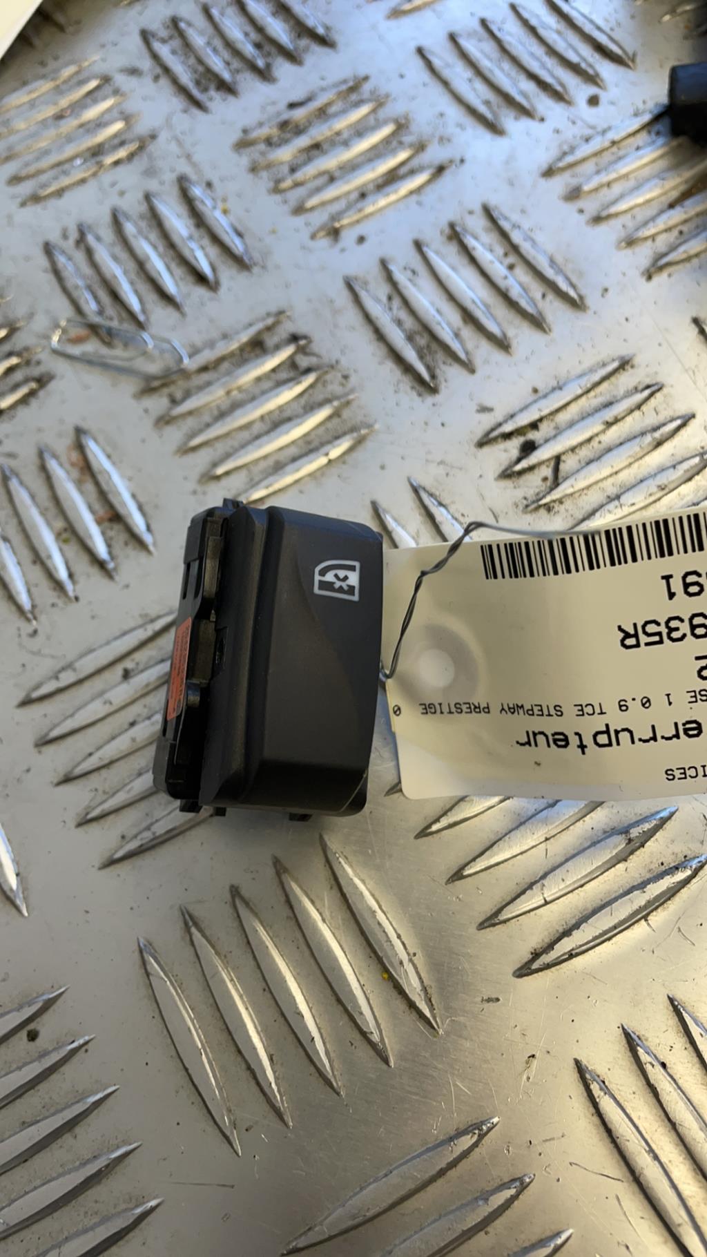 Bouton/Interrupteur DACIA SANDERO 2 PHASE 1 Essence - 1