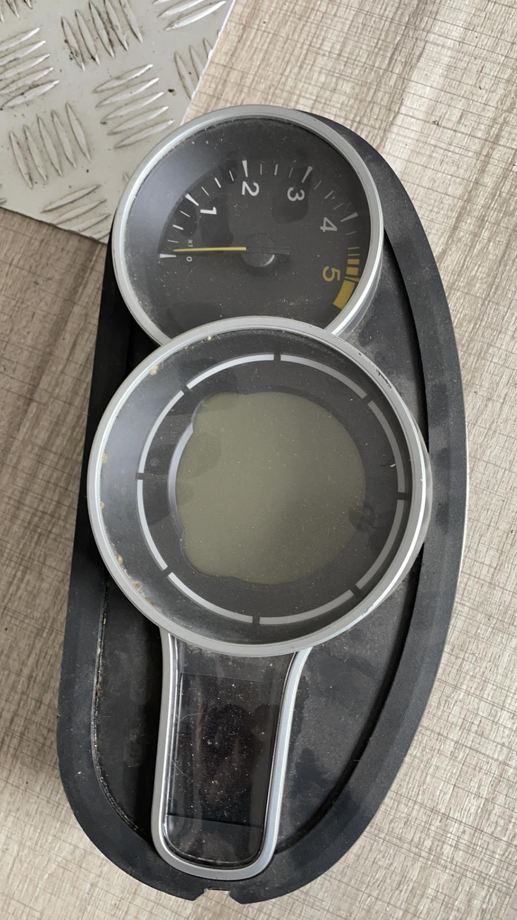 Compteur RENAULT MEGANE 3 PHASE 1  - 1