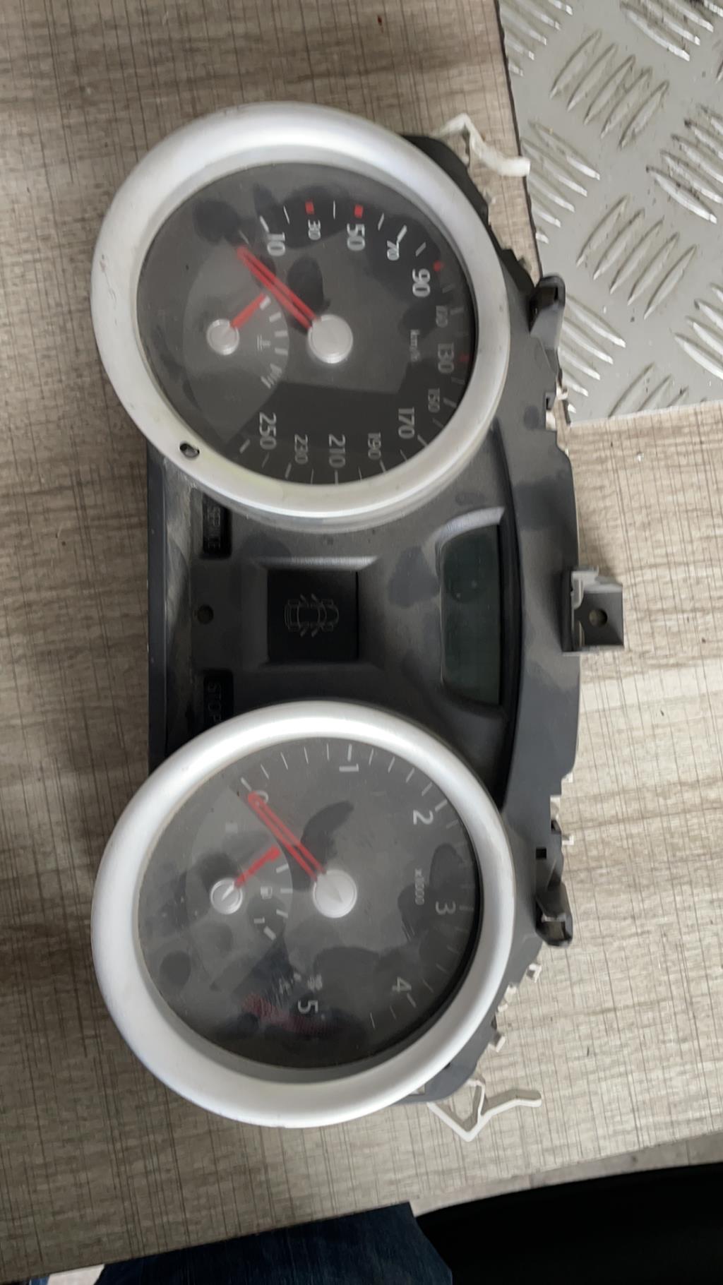 Compteur RENAULT MEGANE 2 PHASE 1 Diesel - 1
