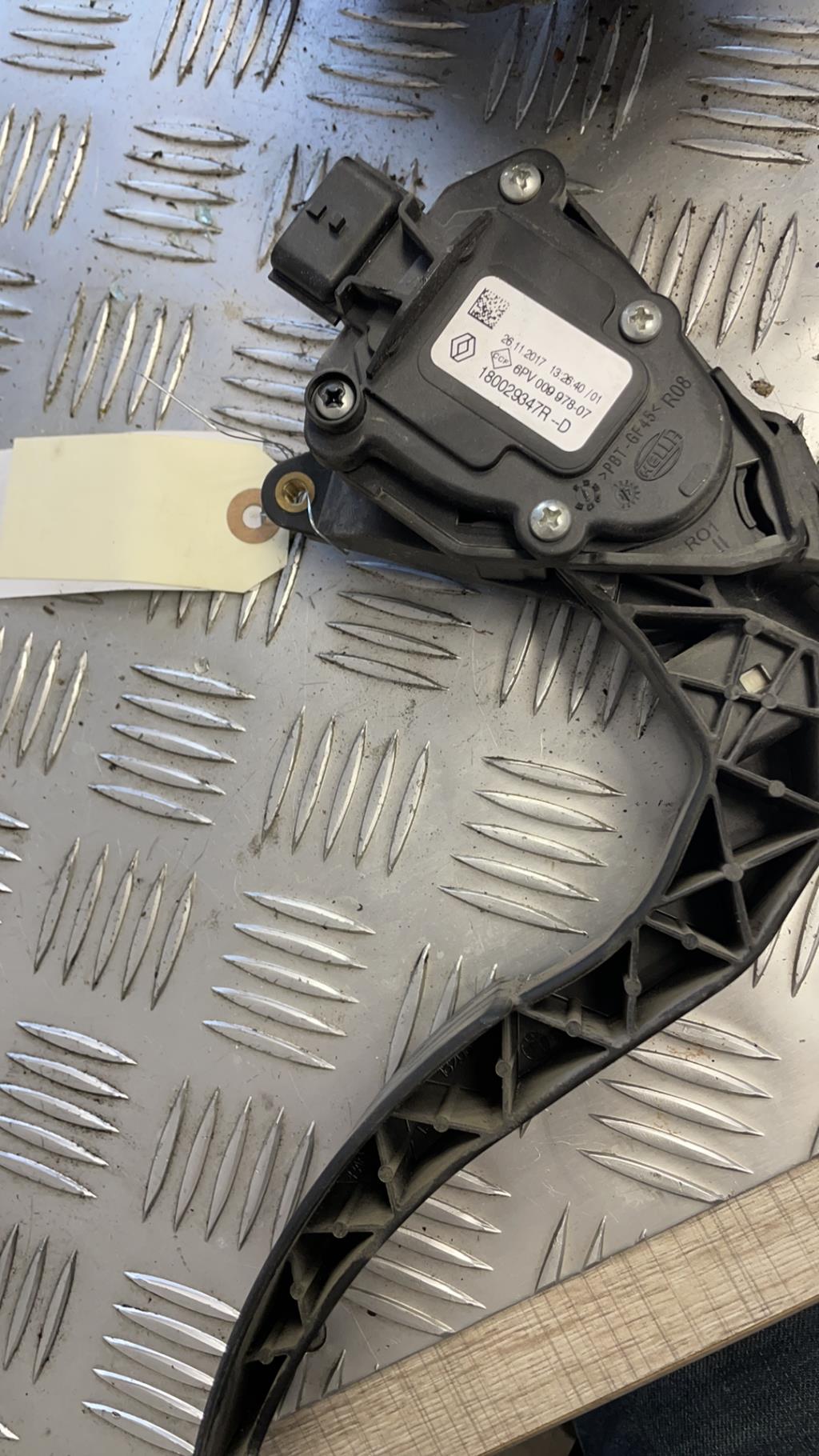 Pedale acceleratore RENAULT CLIO 4 PHASE 2 Diésel - 1