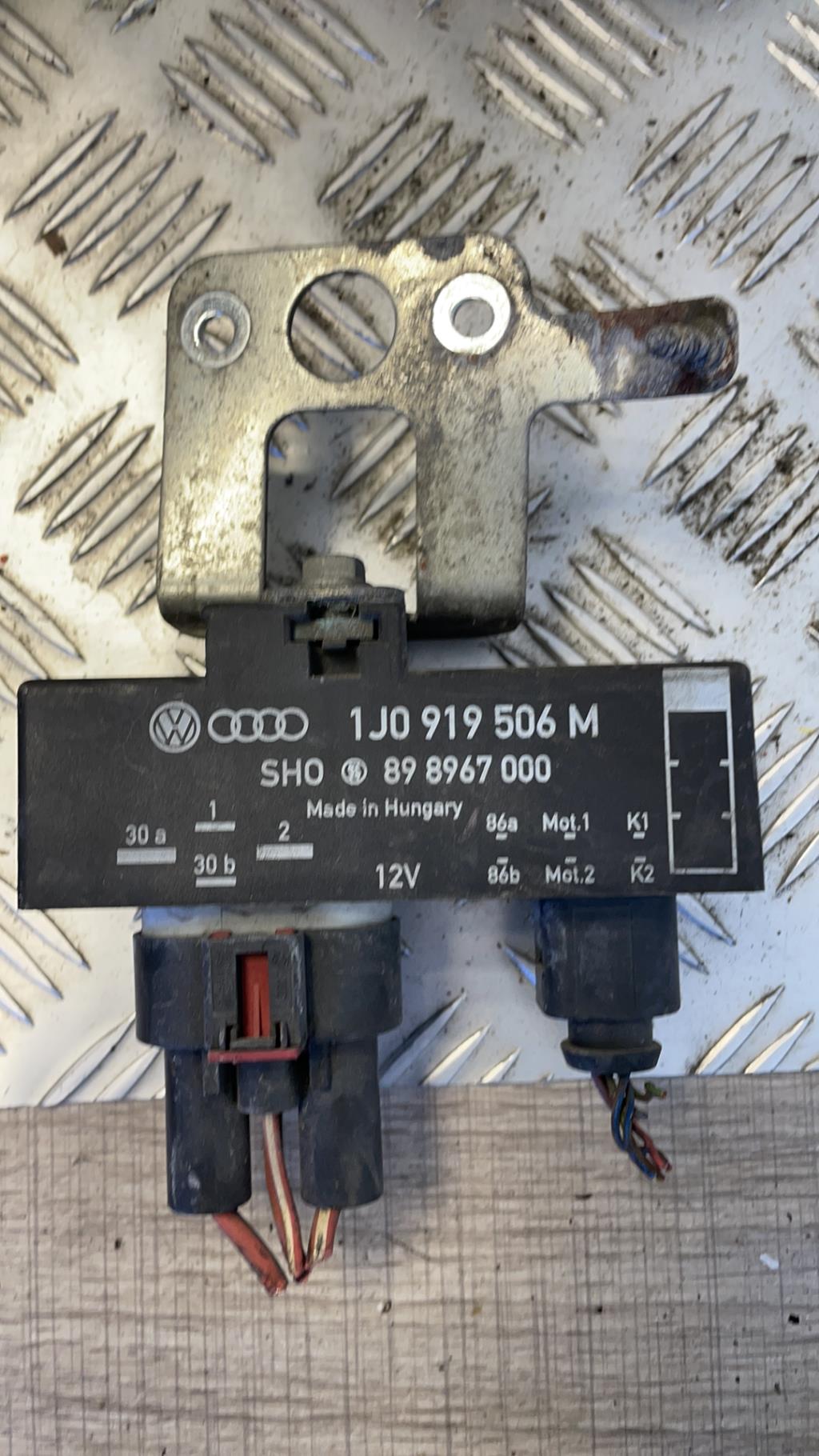 Relais electrique VOLKSWAGEN GOLF 5  - 1