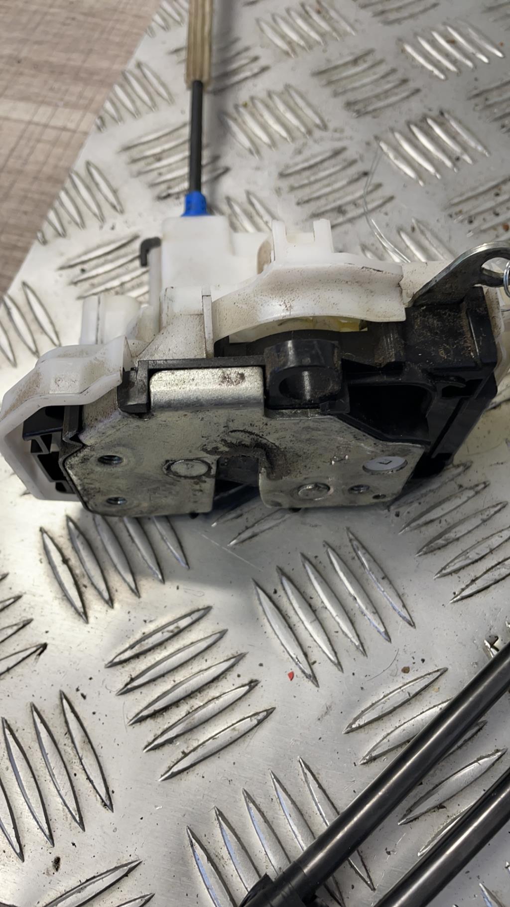 Serrure avant droit CITROEN NEMO Diesel - 1