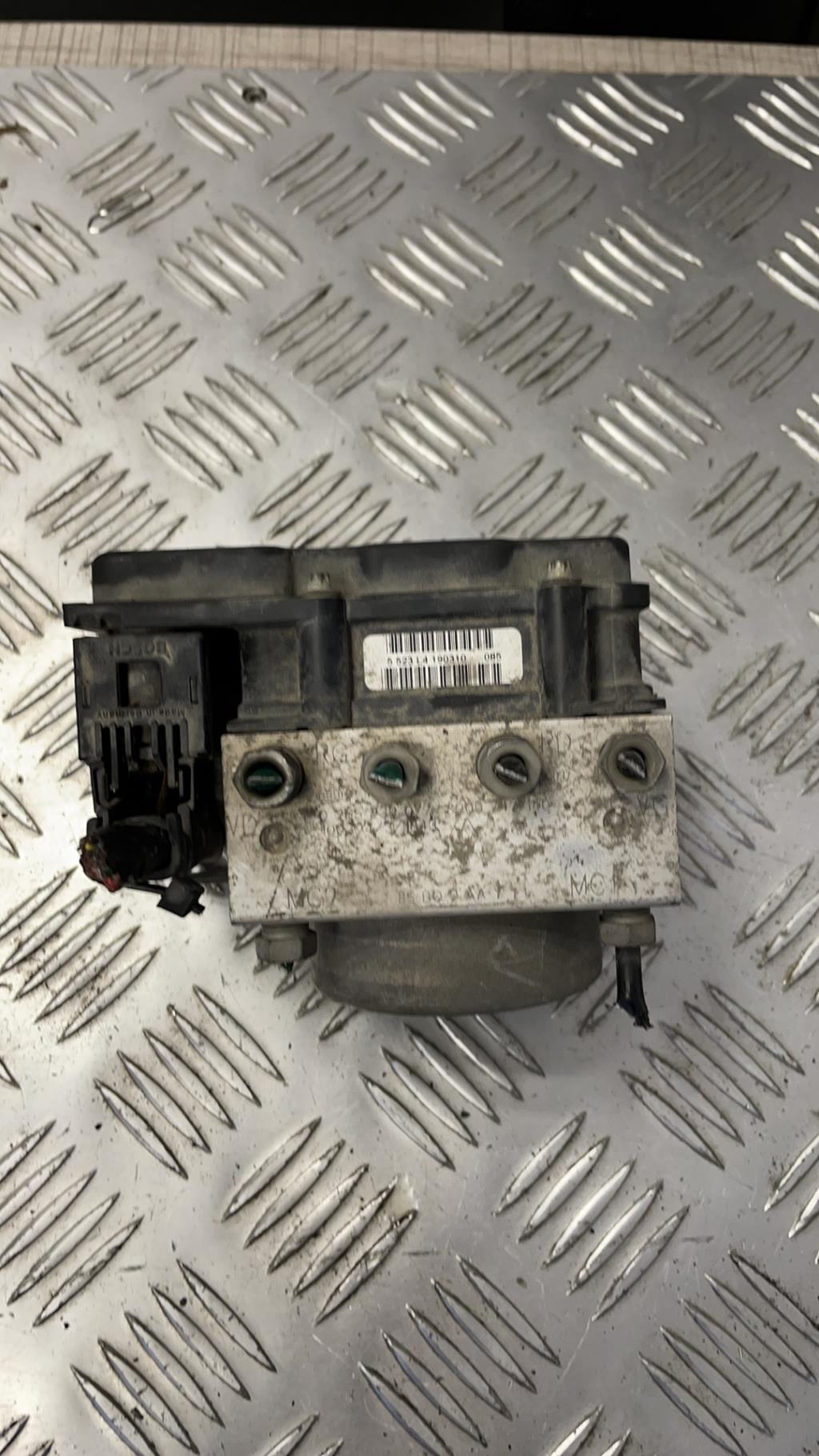 Blocco ABS (antibloccaggio freni) RENAULT CLIO 3 PHASE 2 Diésel - 1