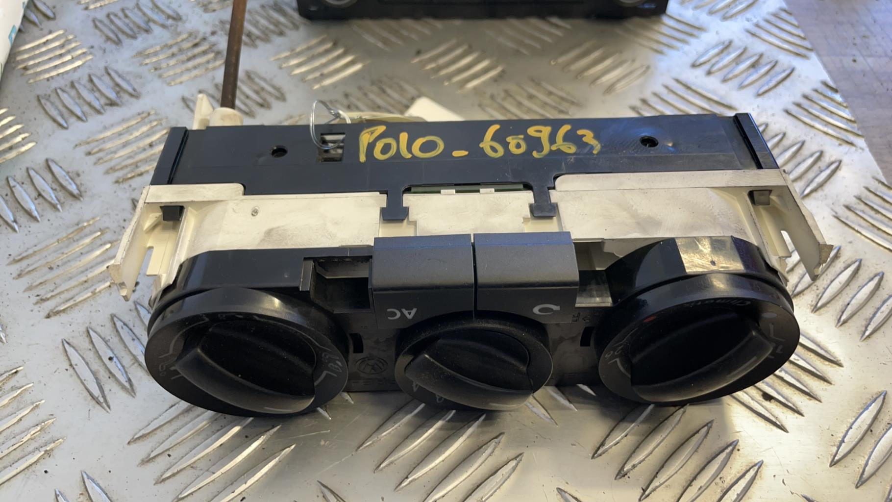 Commande chauffage VOLKSWAGEN POLO 4 PHASE 2 Diesel - 1