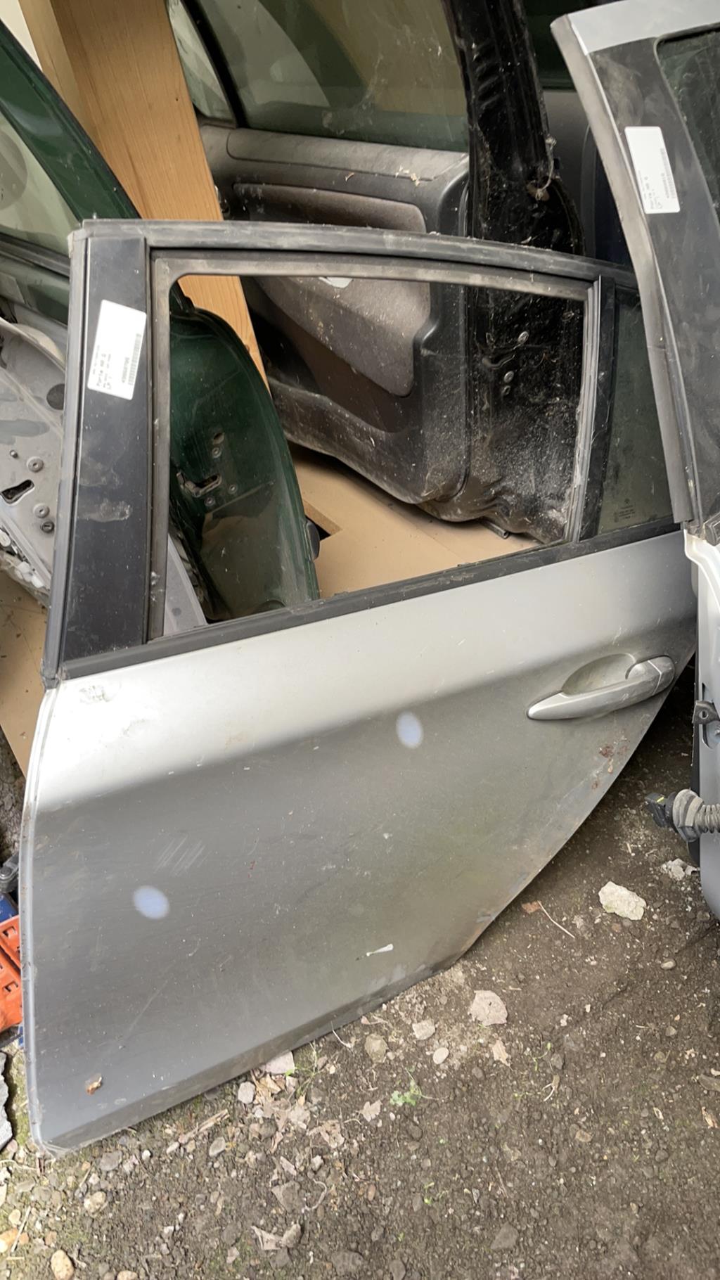 Puerta trasera izquierda BMW SERIE 1 E87 PHASE 1  - 1