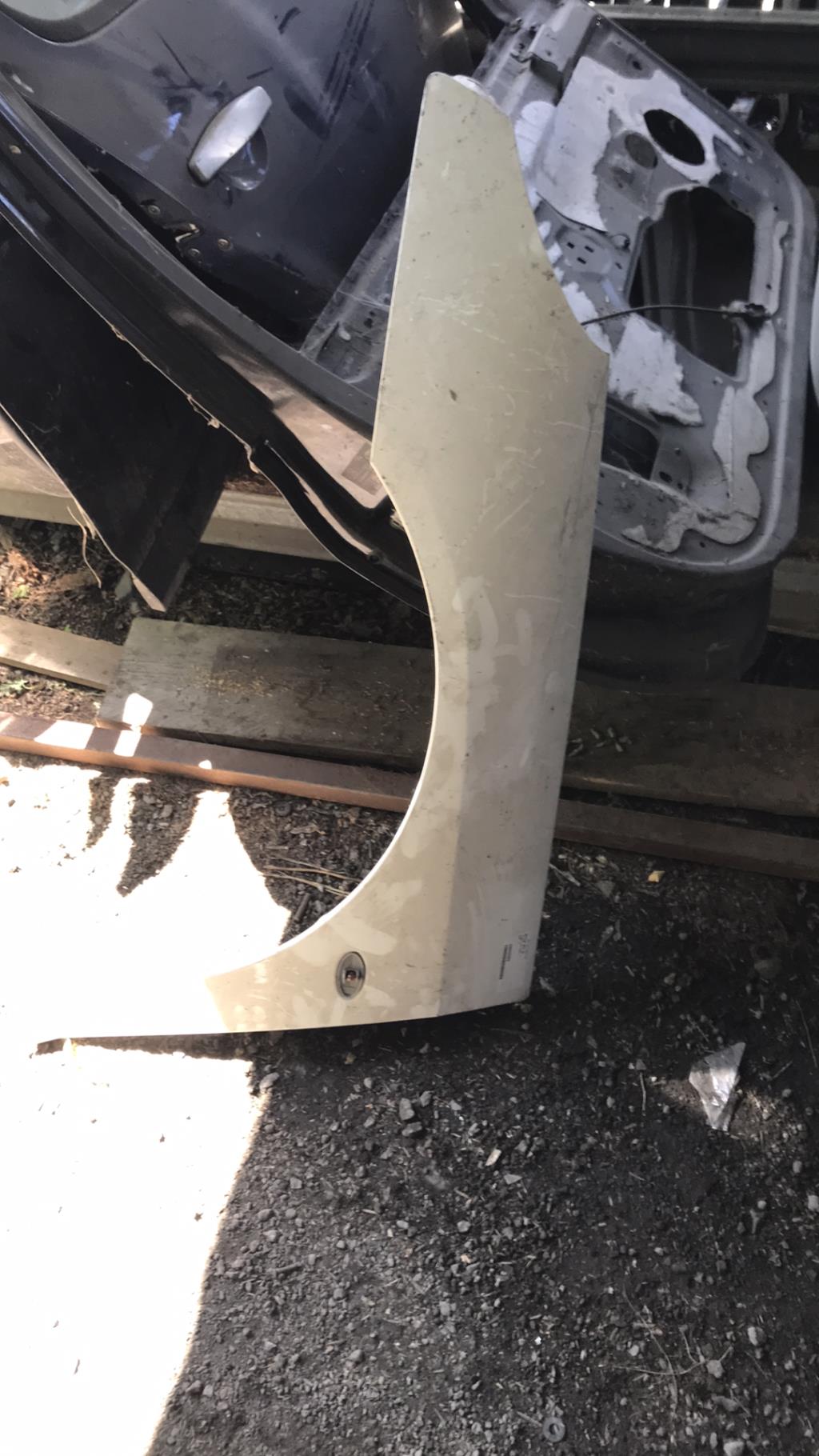 Parafango anteriore sinistro PEUGEOT 407 PHASE 1 Diésel - 1