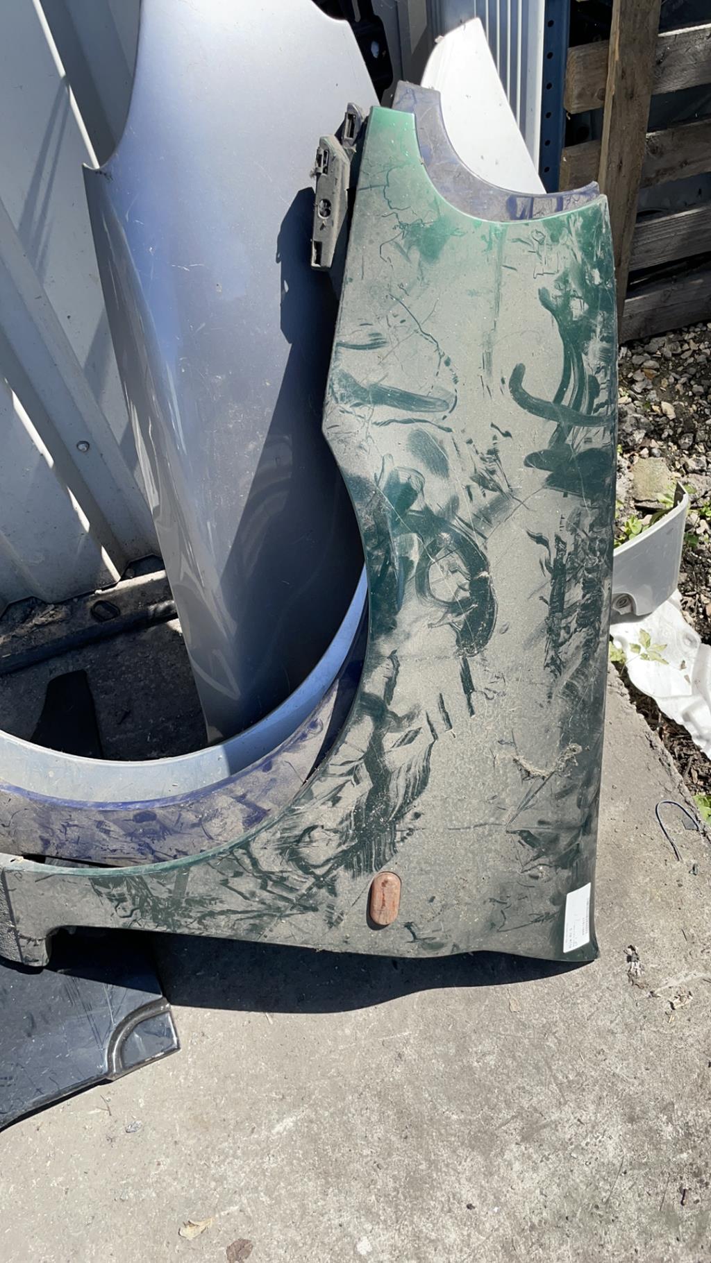 Parafango anteriore sinistro RENAULT CLIO 2 PHASE 1  - 1