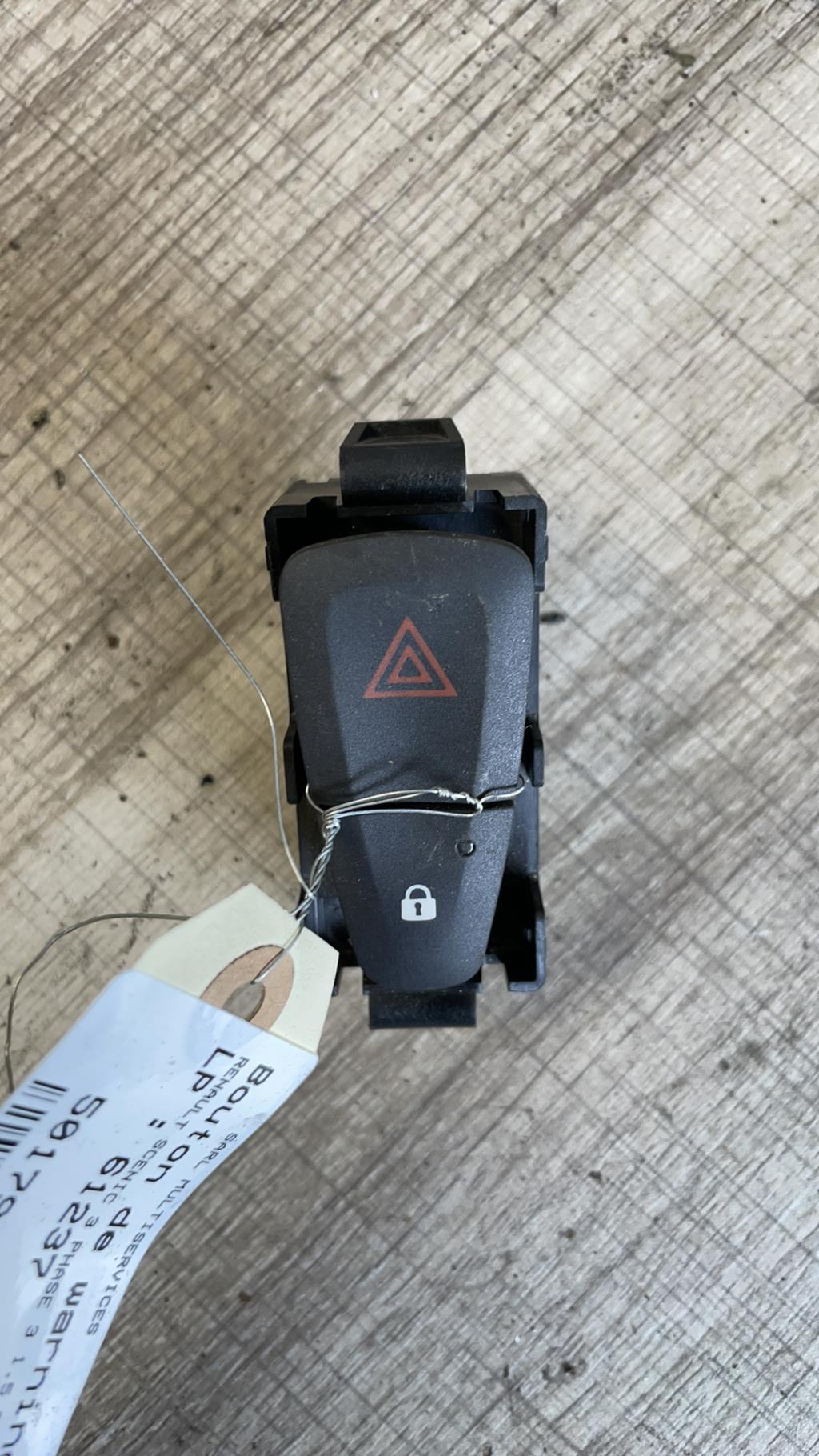 Bouton de warning RENAULT SCENIC 3 PHASE 3 Diesel - 1