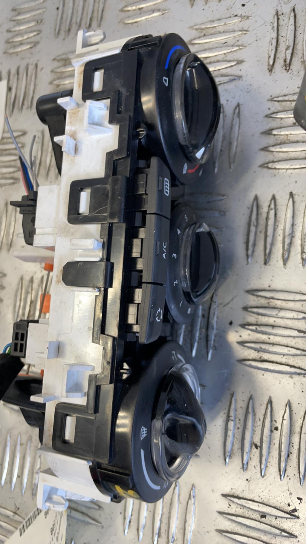 Commande chauffage PEUGEOT 2008 1 PHASE 2 Diesel - 1