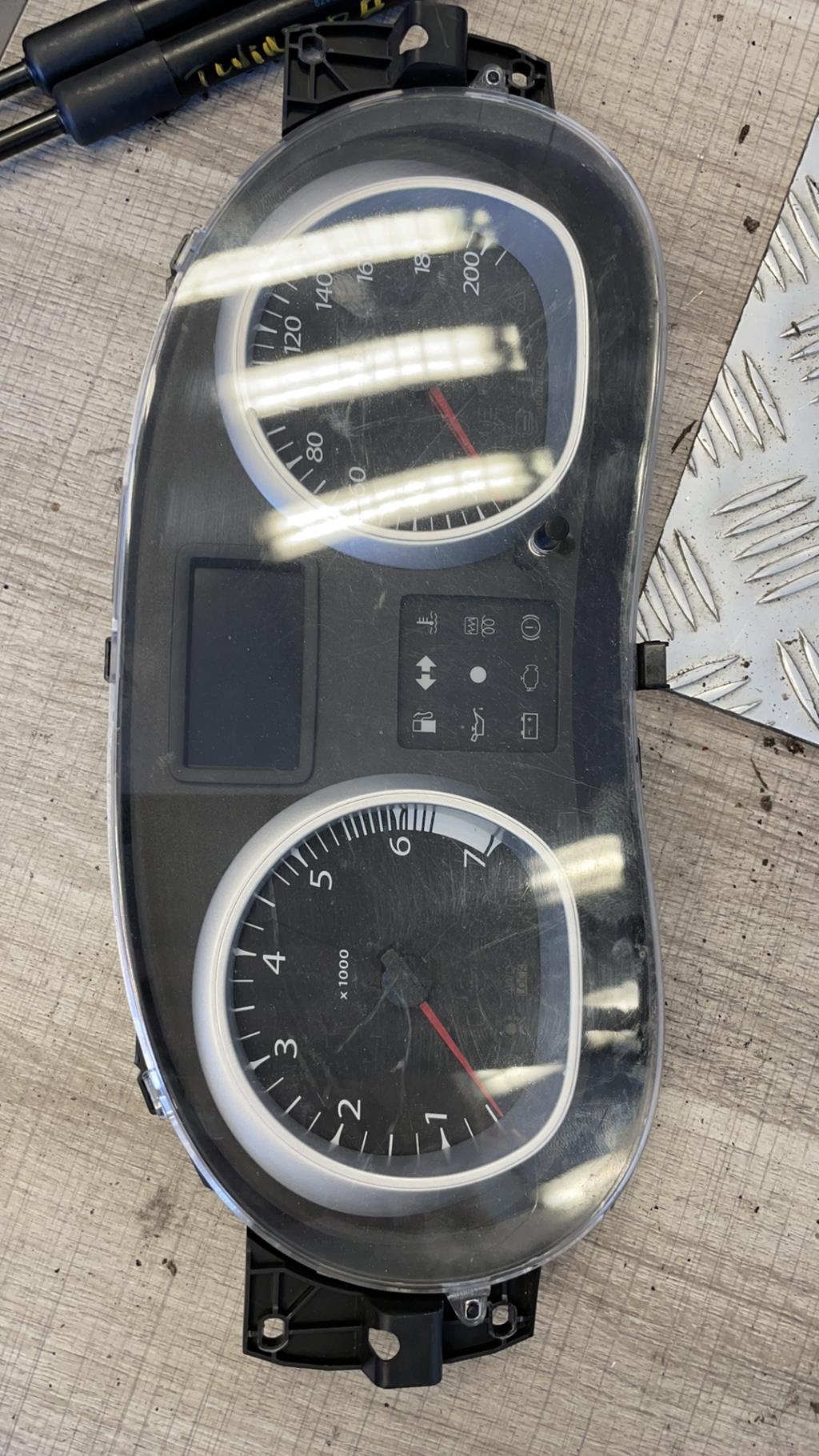 Compteur DACIA DUSTER 1 PHASE 1 Diesel - 1
