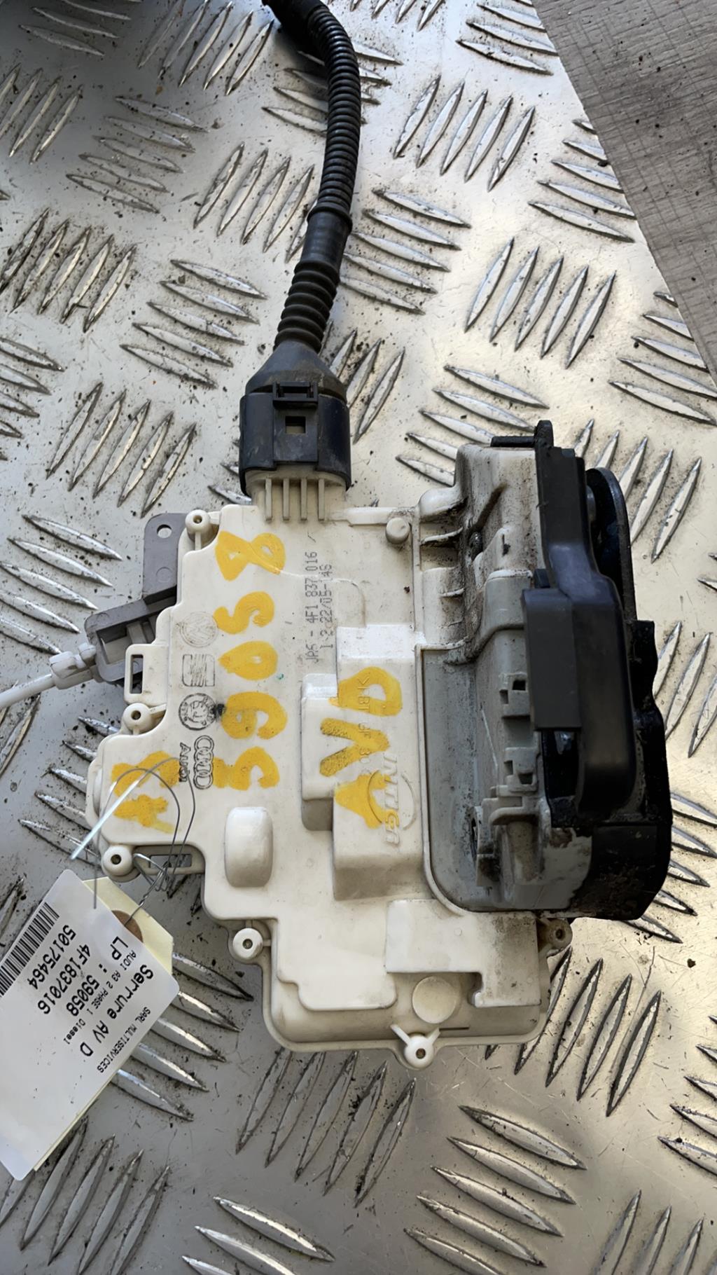 Serrure avant droit AUDI A3 2 PHASE 1 Diesel - 1