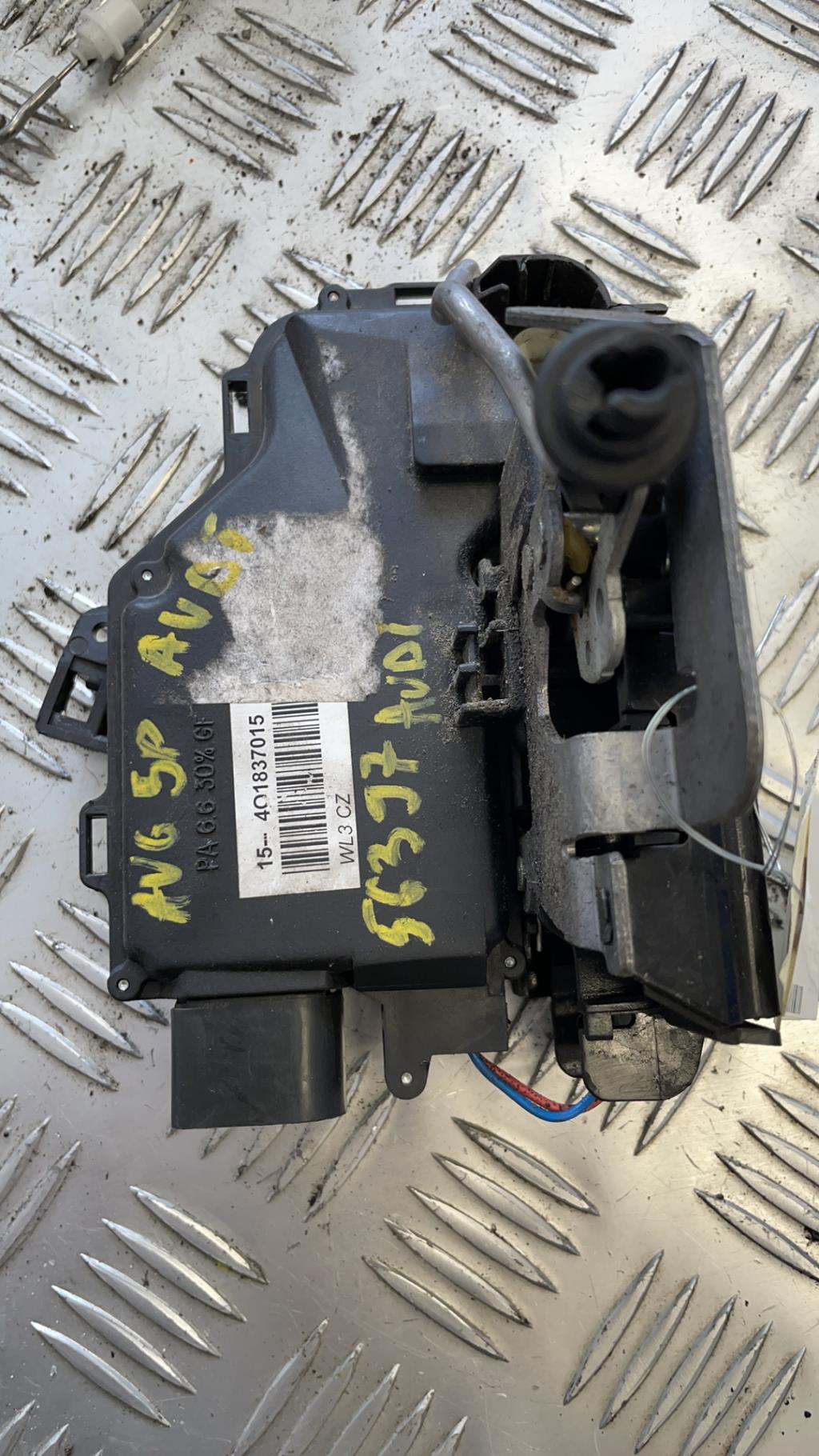 Serrure avant gauche AUDI A6 2 PHASE 2 Diesel - 1