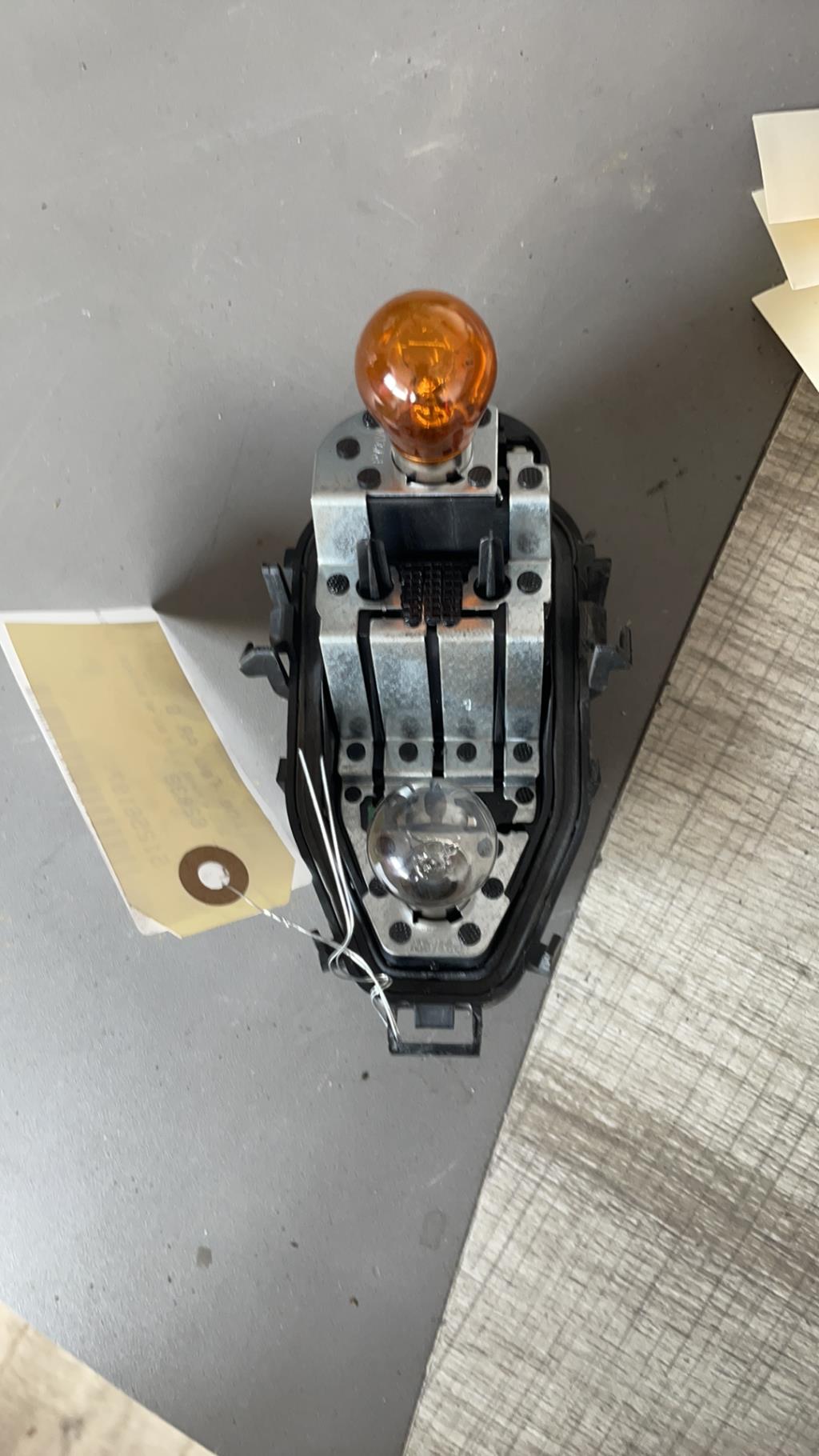 Base portalampade fanale posteriore sinistro RENAULT CLIO 4 PHASE 1 Diésel - 1