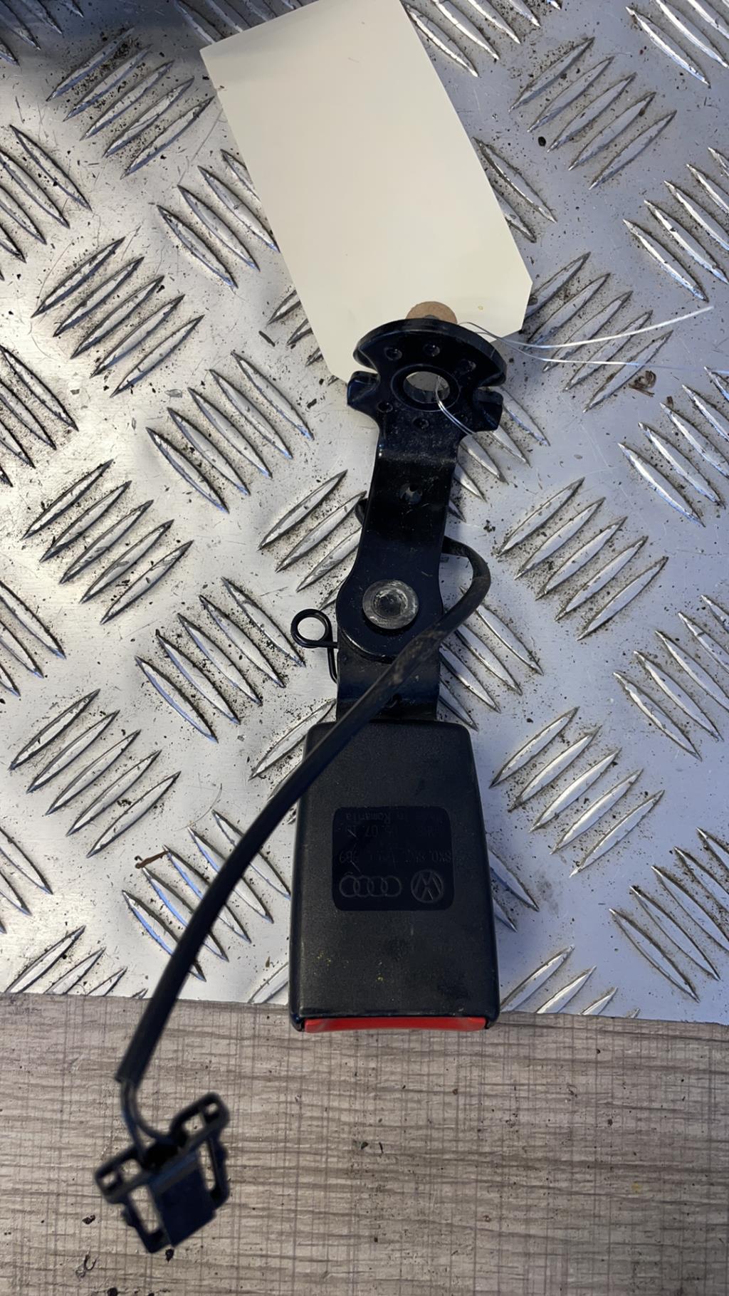 Aggancio cintura sicurezza posteriore destro AUDI A1 1 PHASE 1 Diésel - 1