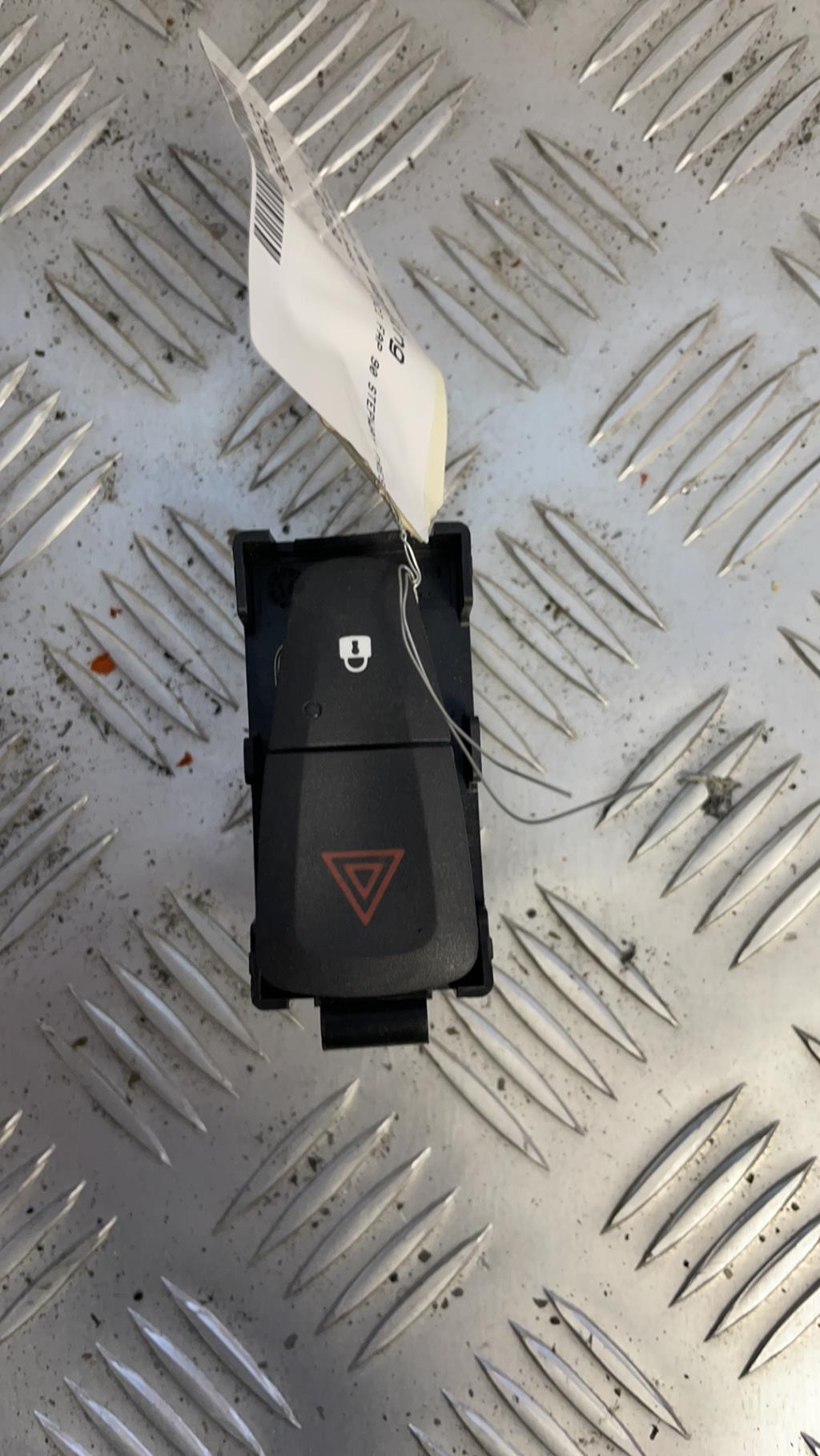Bouton de warning DACIA SANDERO 2 PHASE 1 Diesel - 1