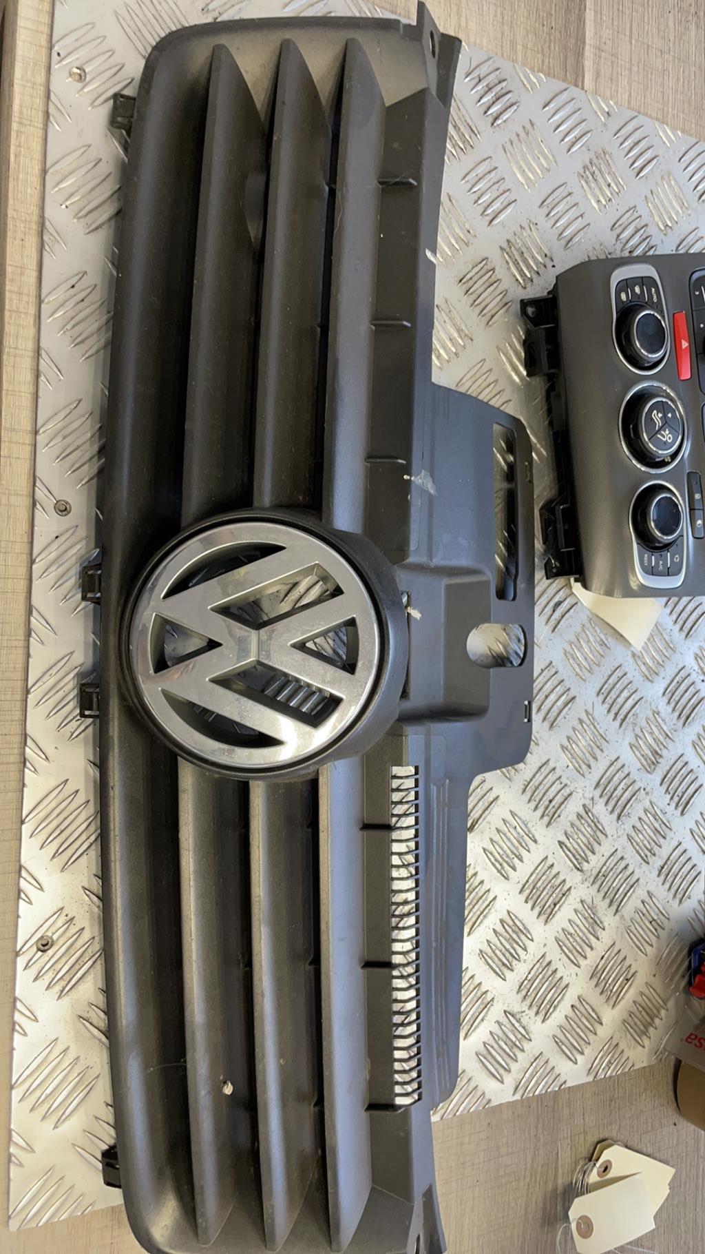Calandre VOLKSWAGEN POLO 4 PHASE 1  - 1