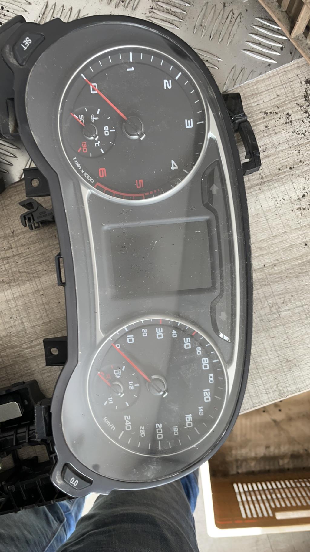 Compteur AUDI A1 1 SPORTBACK PHASE 1 Diesel - 1