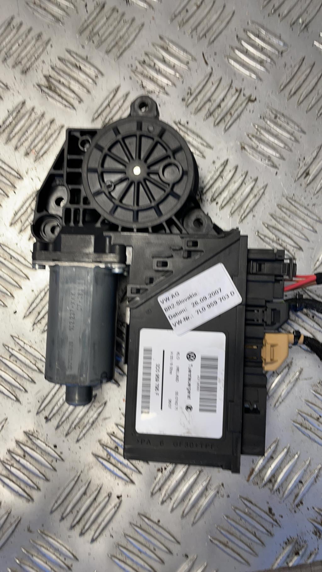 Motore alzacristalli posteriore sinistro VOLKSWAGEN TOUAREG 1 PHASE 2 Diésel - 1