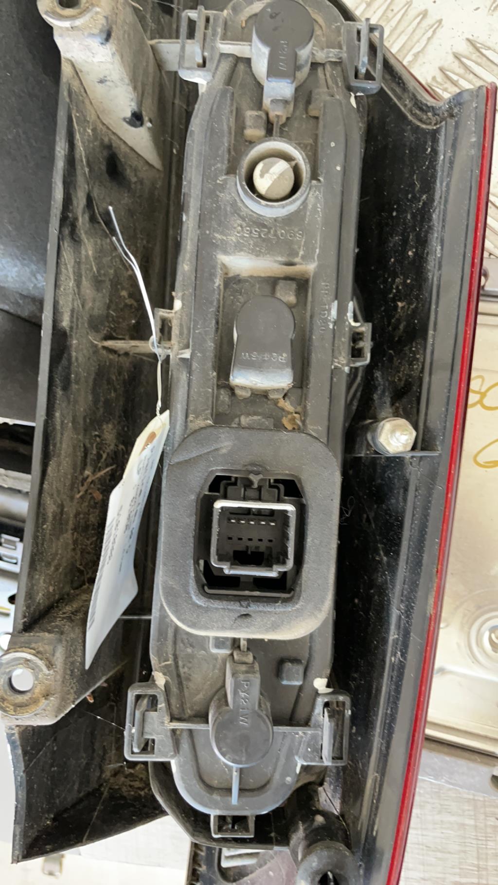 Base portalampade fanale posteriore destro RENAULT KANGOO 2 PHASE 1 Diésel - 1