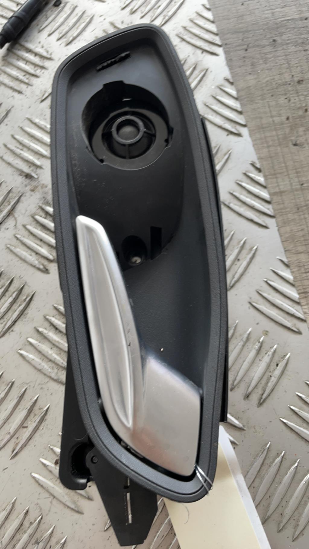 Maniglia interna posteriore destra AUDI A1 1 SPORTBACK PHASE 1 Diésel - 1