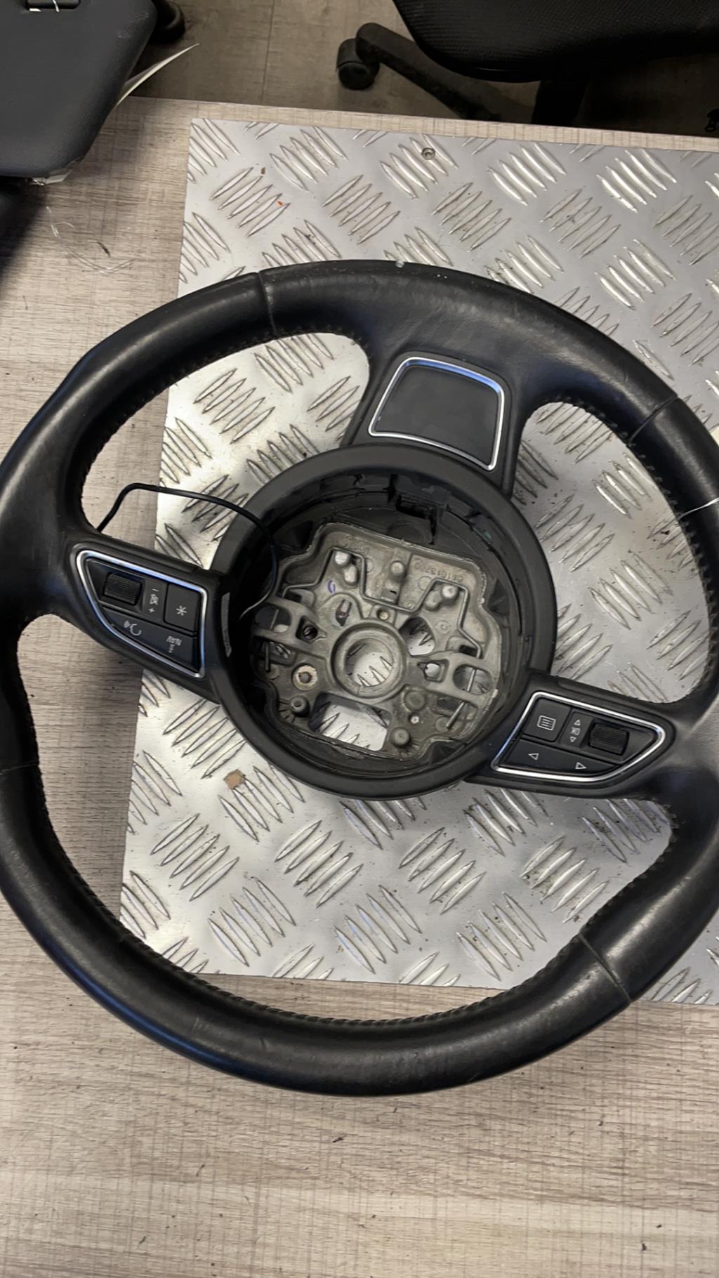 Volant AUDI A1 1 PHASE 1 Diesel - 1
