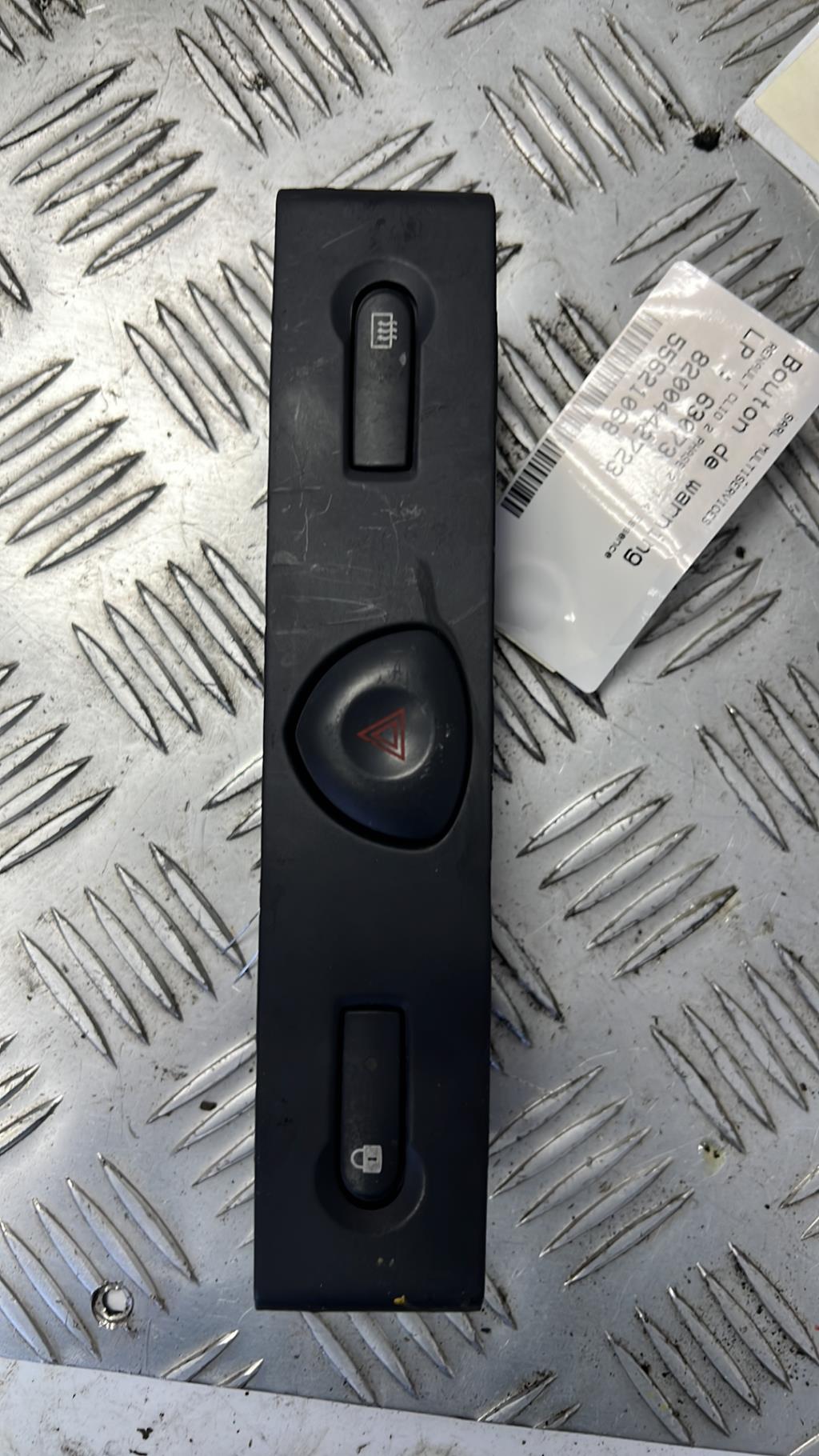 Bouton de warning RENAULT CLIO 2 PHASE 2 Essence - 1