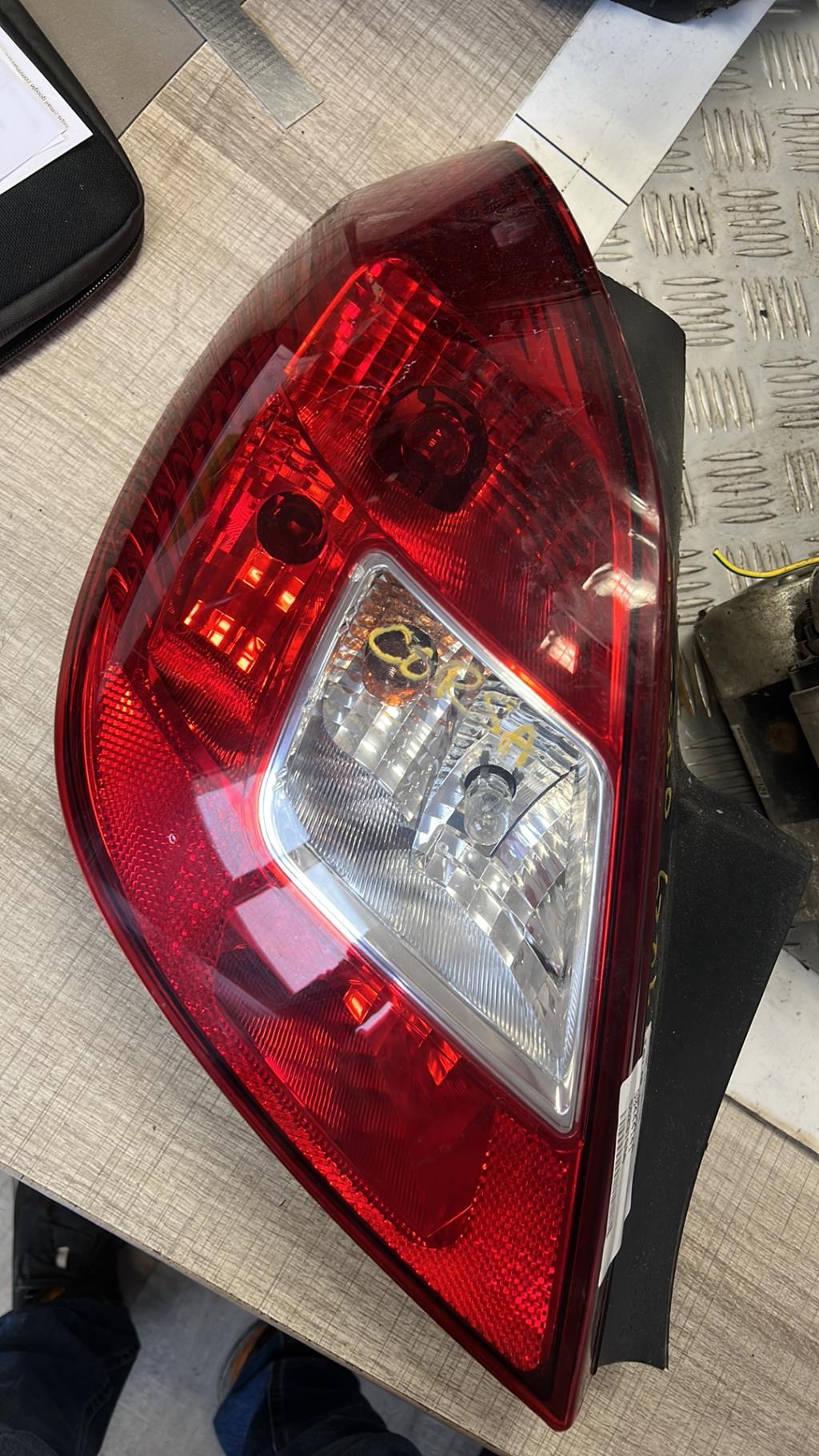 Fanale posteriore principale sinistro (luci) OPEL CORSA D PHASE 2 Diésel - 1