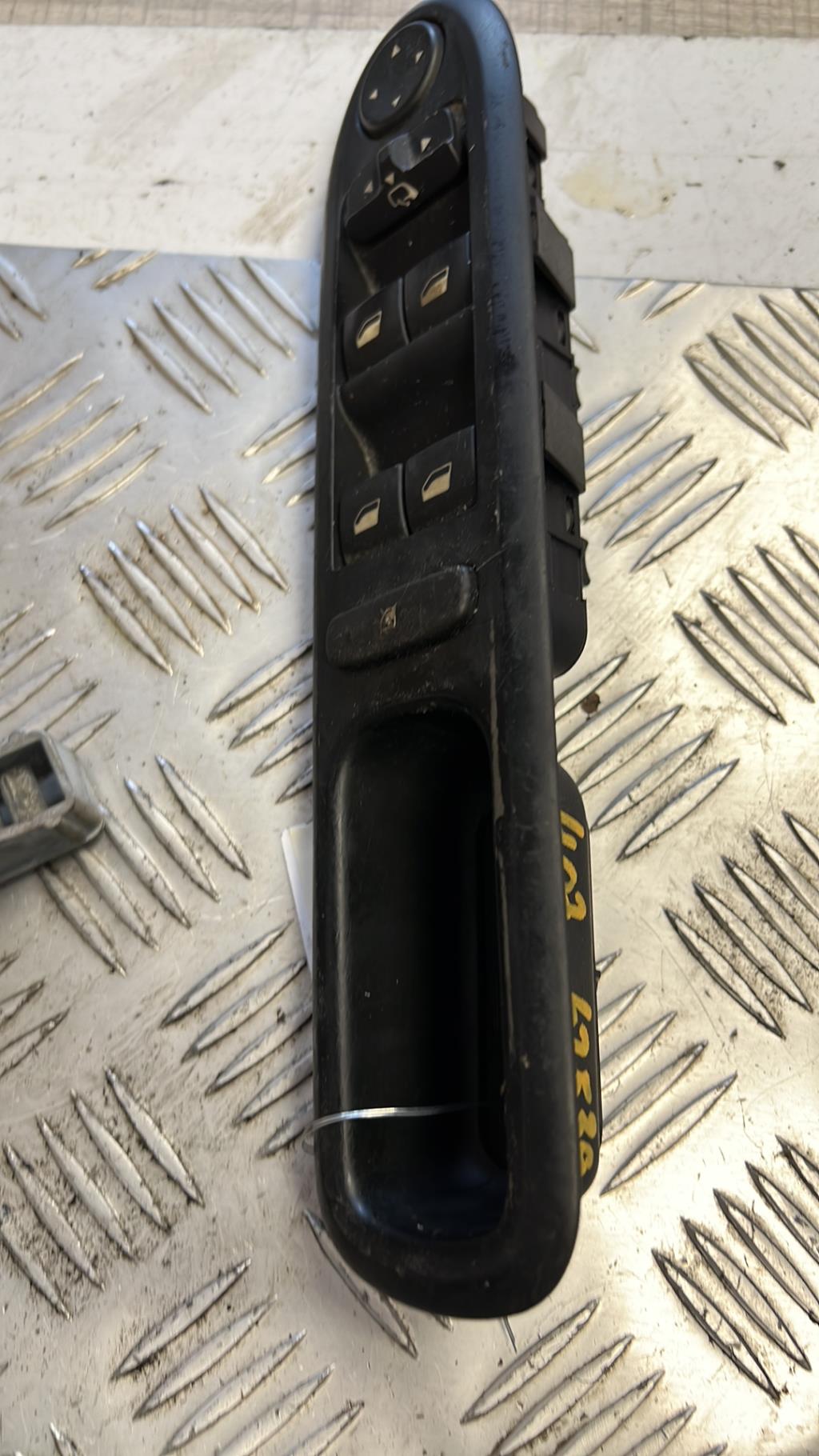 Interruttore lavacristalli anteriore sinistro PEUGEOT 407 PHASE 1 Diésel - 1
