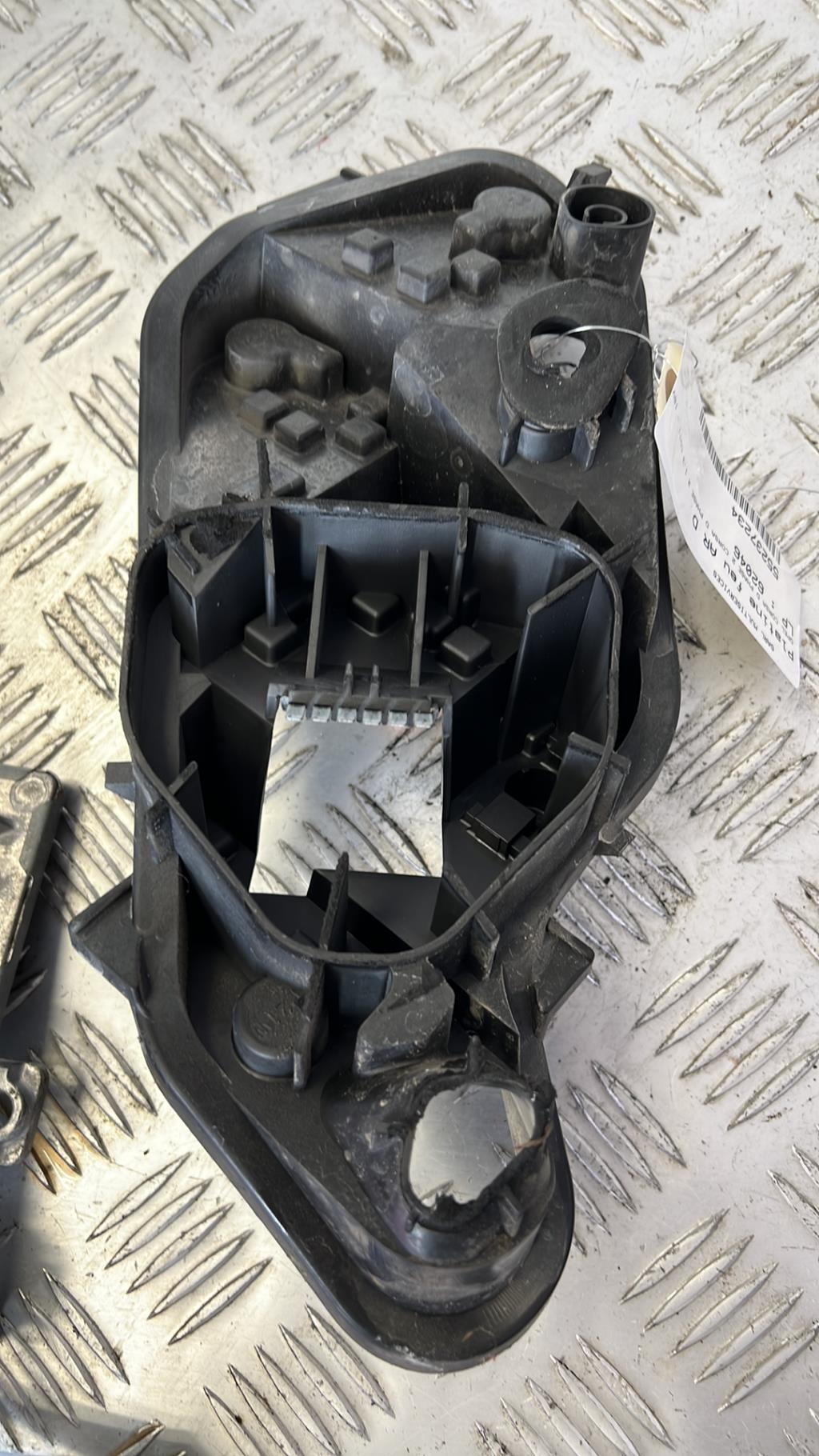 Base portalampade fanale posteriore destro OPEL CORSA D PHASE 2 Diésel - 1