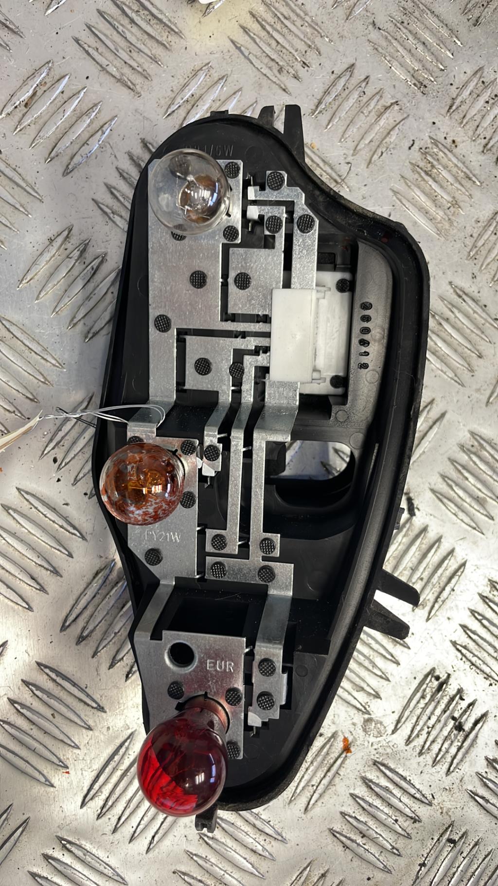 Base portalampade fanale posteriore sinistro CITROEN C3 2 PHASE 1 Diésel - 1
