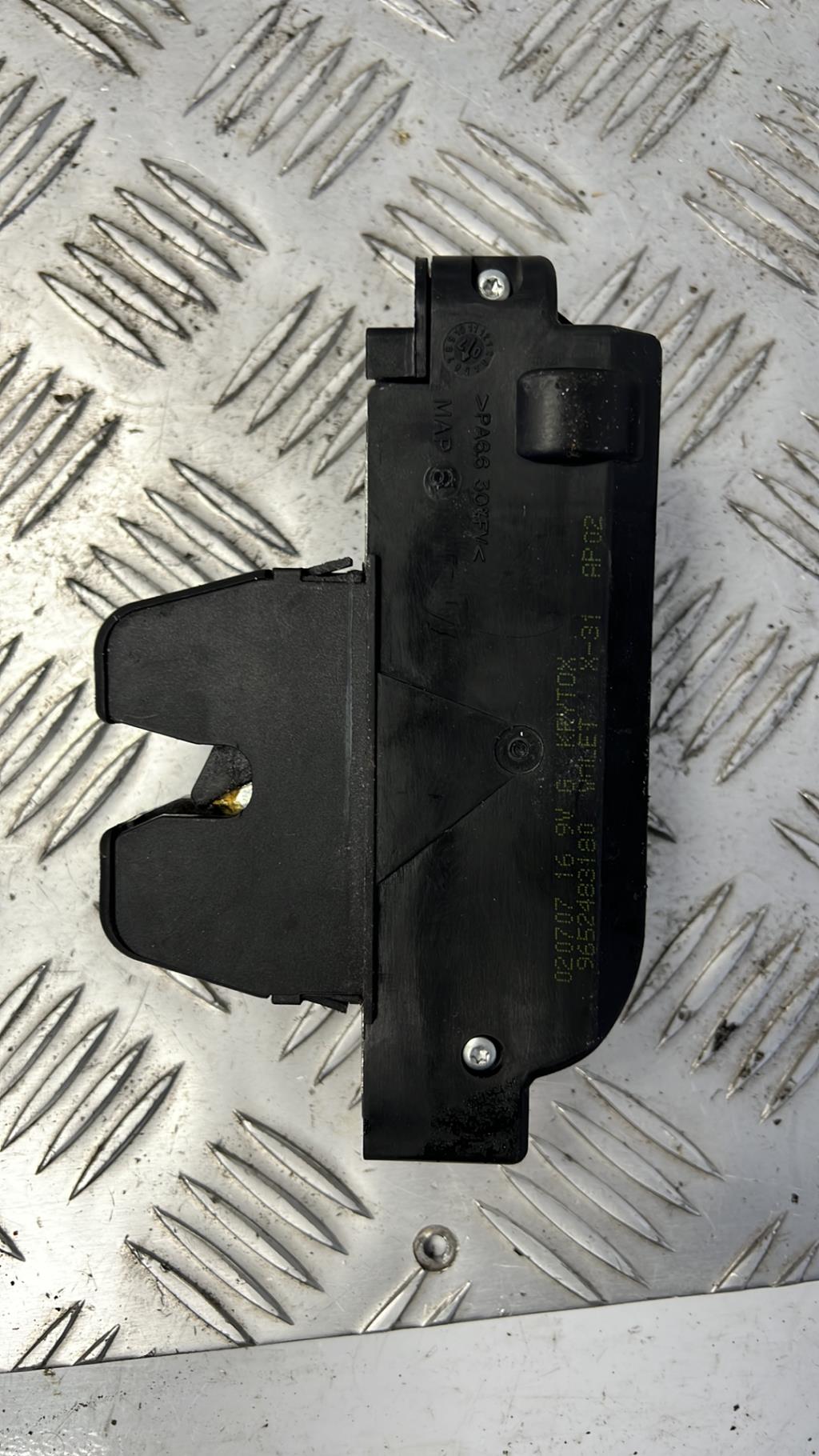 Serrure de coffre CITROEN C5 1 PHASE 2 Diesel - 1