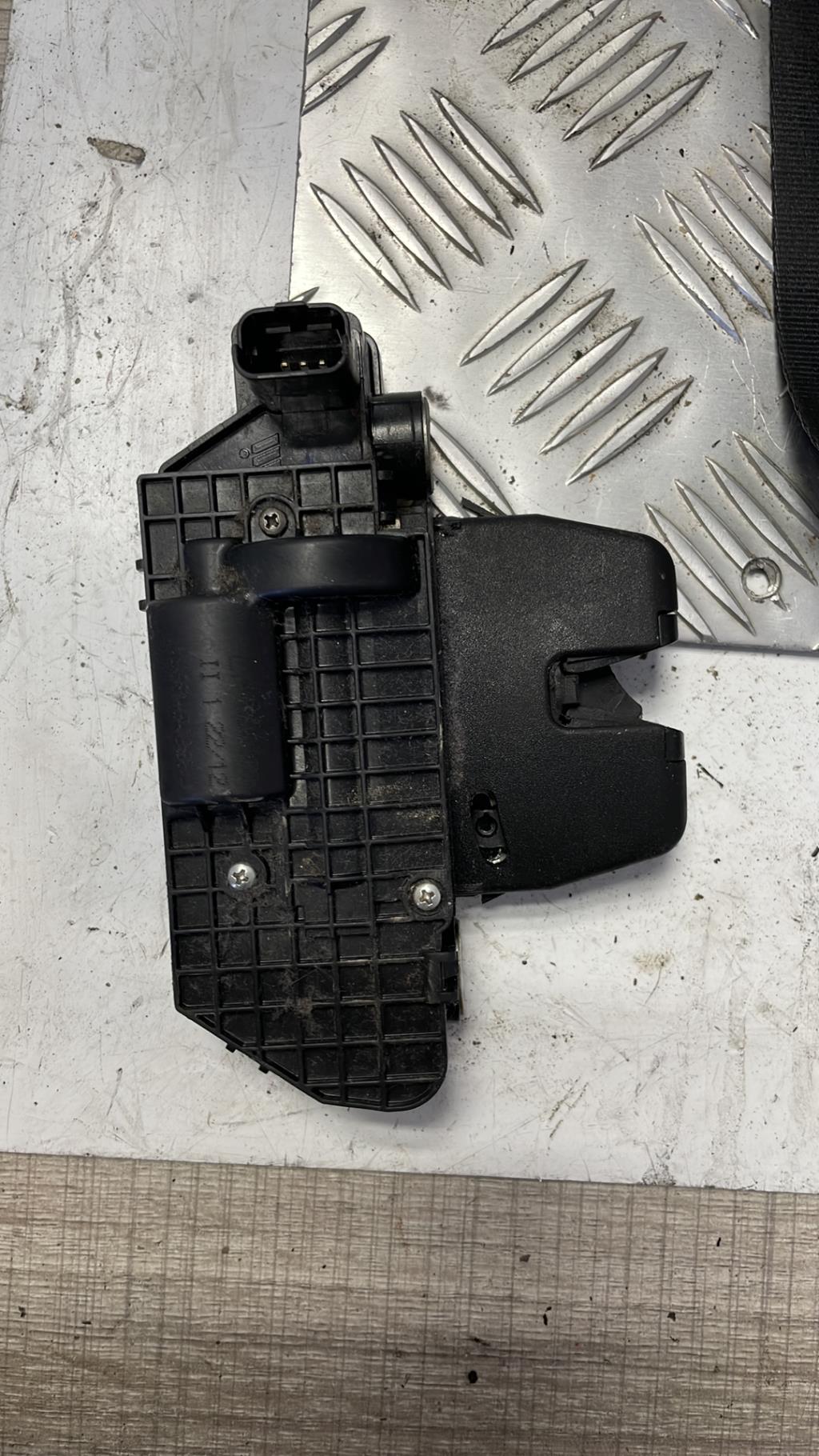 Serrure de coffre CITROEN C3 2 PHASE 1 Diesel - 1