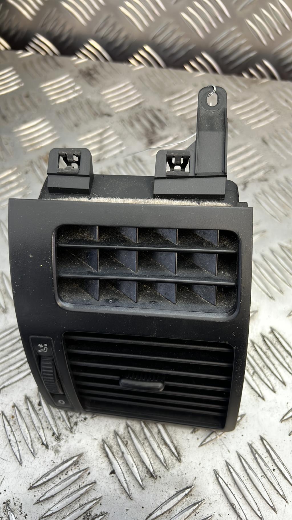 Bocchetta aerazione cruscotto anteriore destra VOLKSWAGEN TOURAN 1 PHASE 1 Diésel - 1