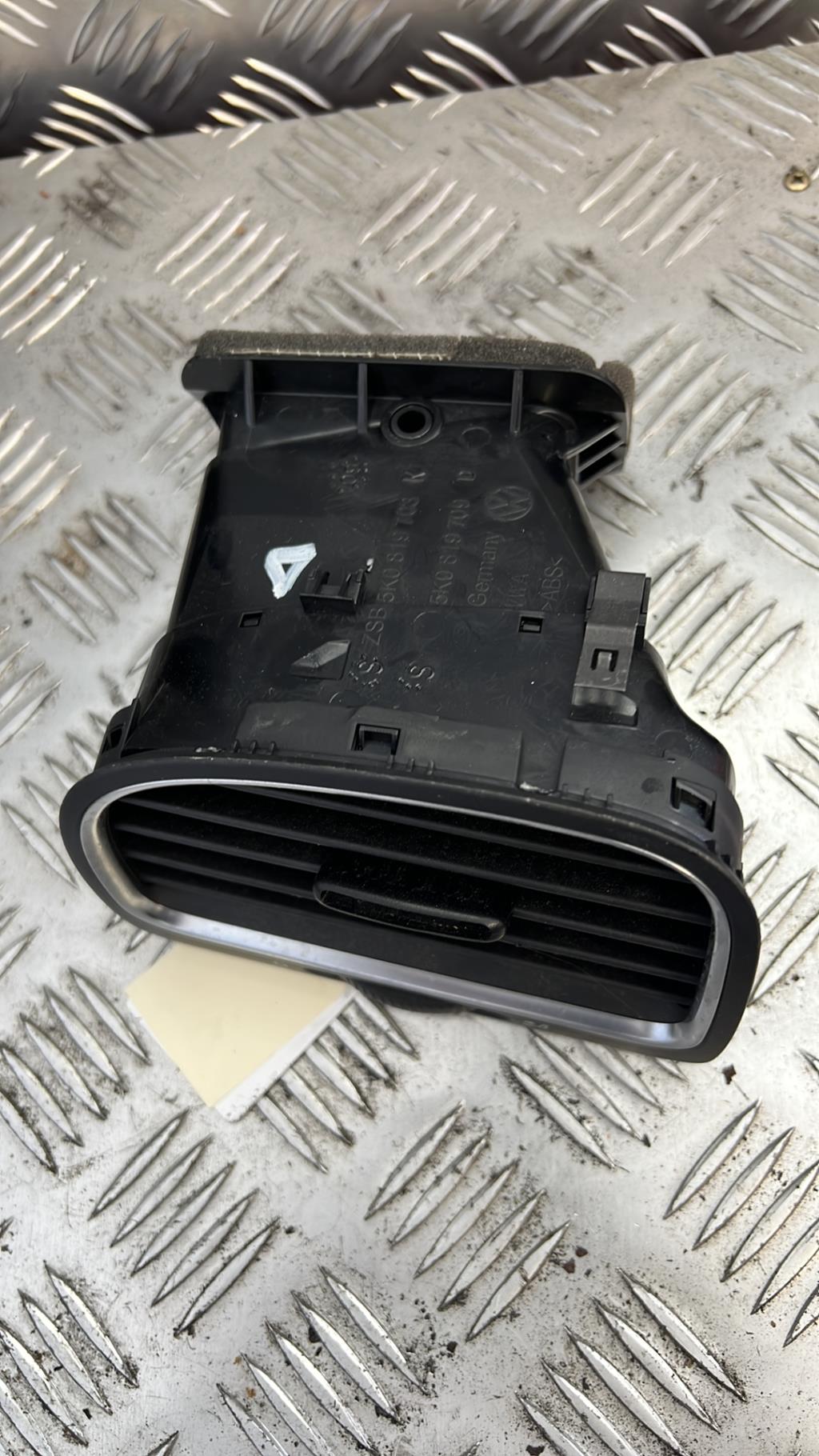 Bocchetta aerazione cruscotto anteriore sinistra VOLKSWAGEN GOLF 6 Diésel - 1