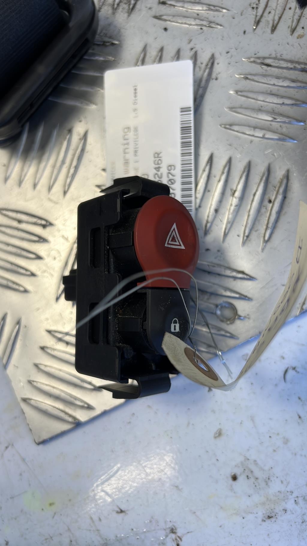 Bouton de warning RENAULT KANGOO 2 PHASE 1 Diesel - 1