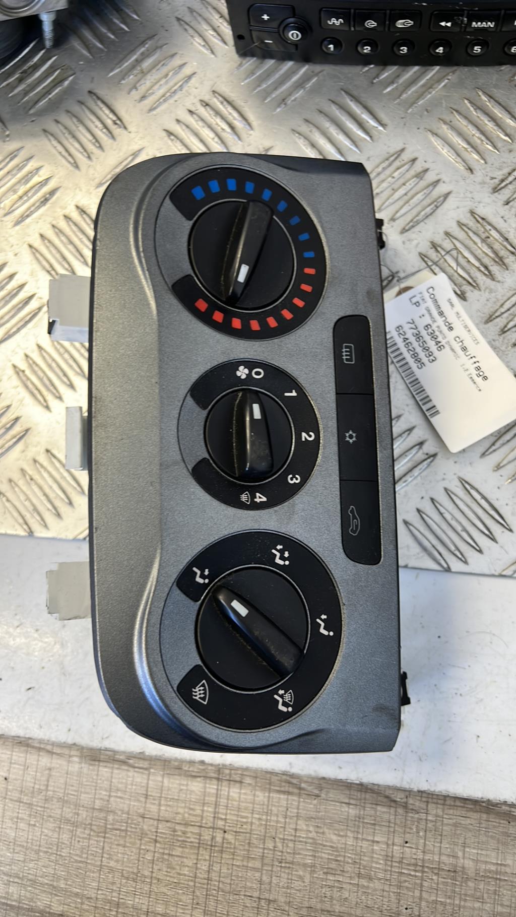 Commande chauffage FIAT GRANDE PUNTO Essence - 1