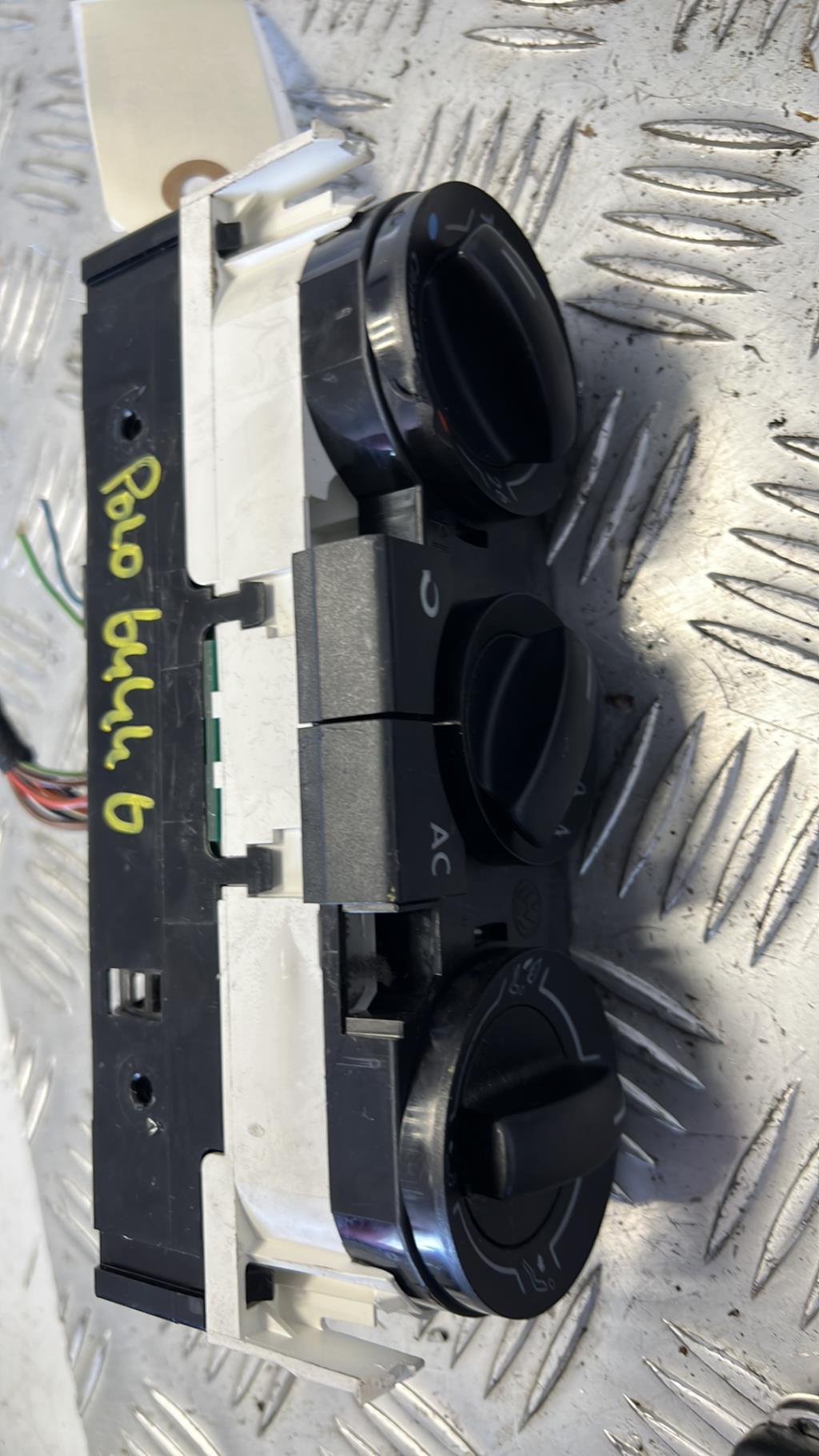 Commande chauffage VOLKSWAGEN POLO 4 PHASE 2 Essence - 1