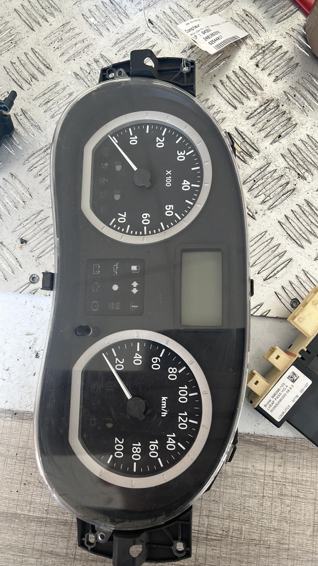 Compteur DACIA LOGAN MCV 1 PHASE 1 BREAK Diesel - 1